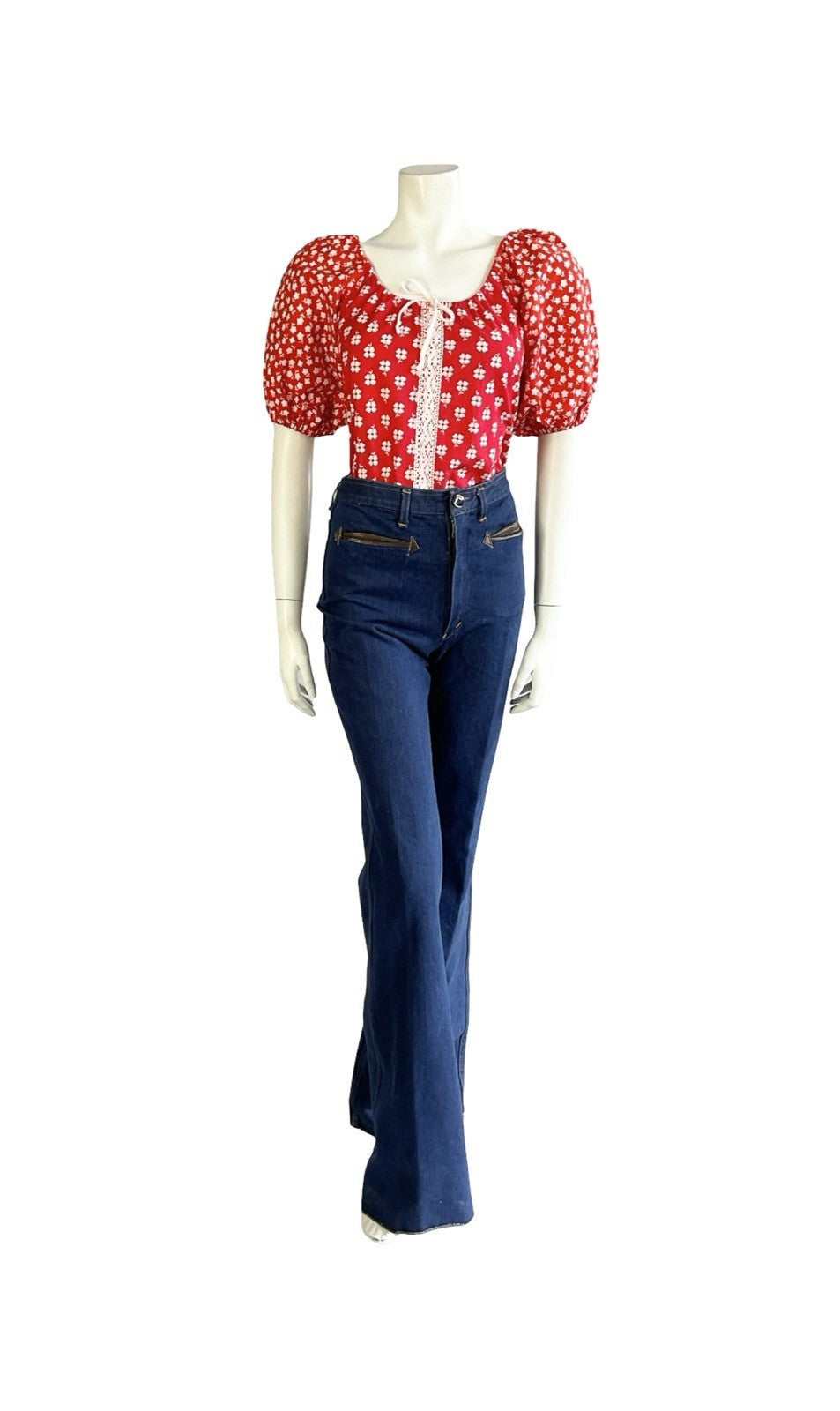 VTG 70S RED WHITE FLORAL CROCHET COTTAGE PUFF SLEEVE TIE NECK BLOUSE 6 XS