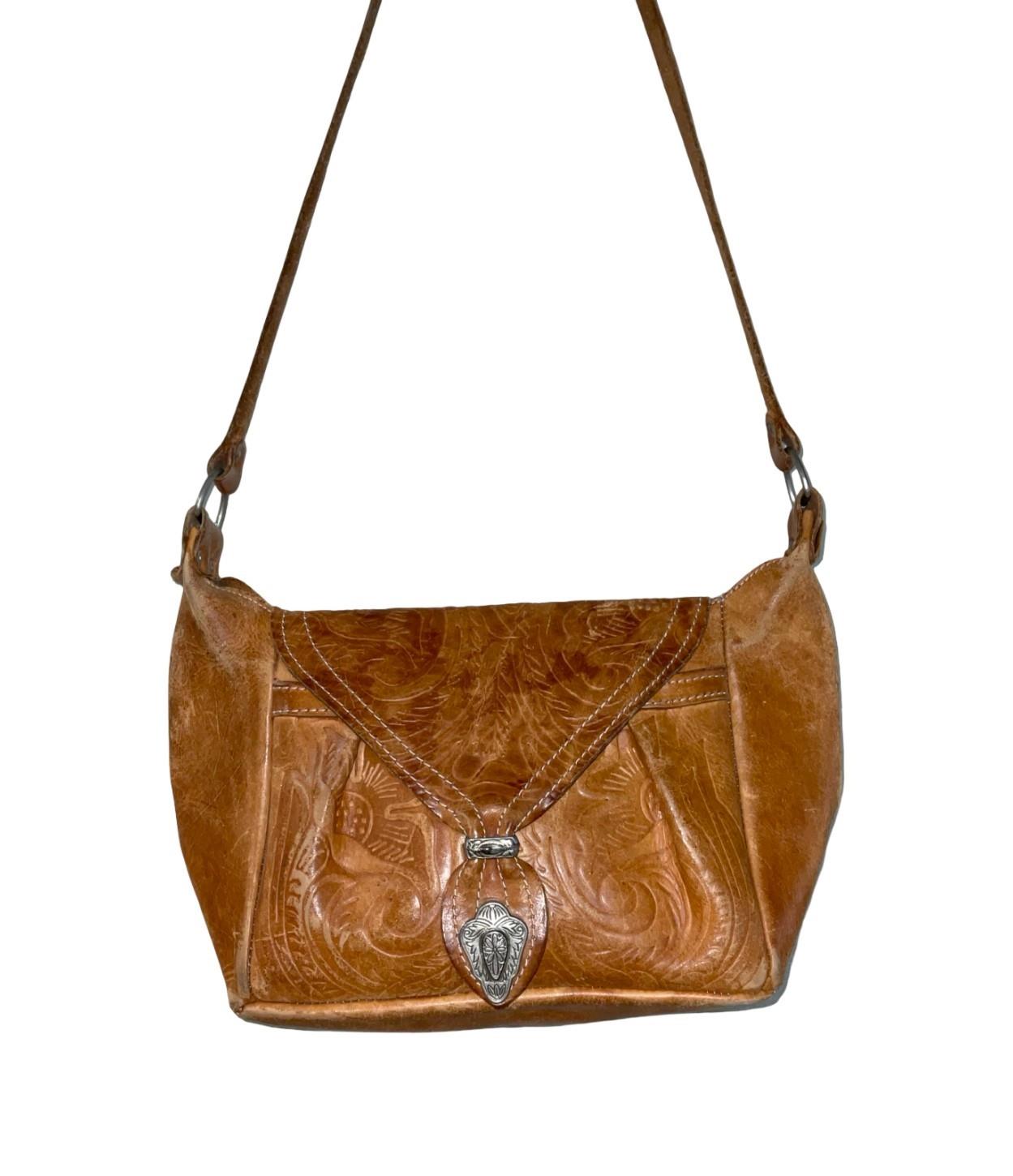 VTG 70S BOHO WESTERN TAN LEATHER PAISLEY FLORAL STAMPED CROSS BODY BAG
