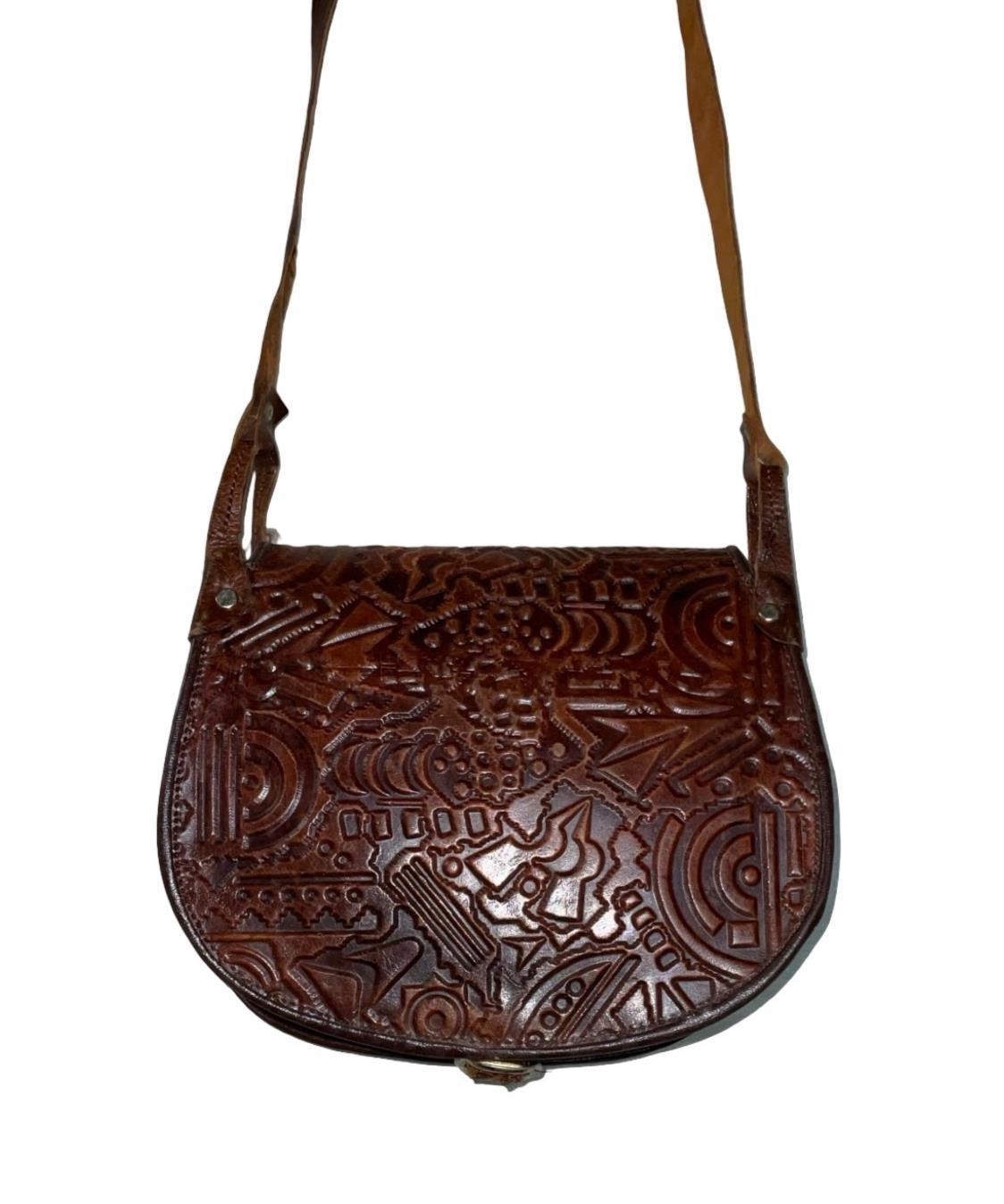 VTG 60S 70S MOD BOHO BROWN LEATHER GEOMETRIC EMBOSSED CROSS BODY BAG