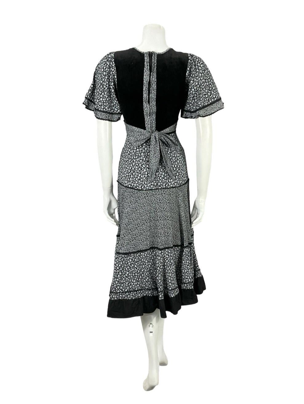 VTG 70S BOHO PRAIRIE BLACK WHITE TIERED TIE WAIST DITSY FLORAL DRESS 4 6