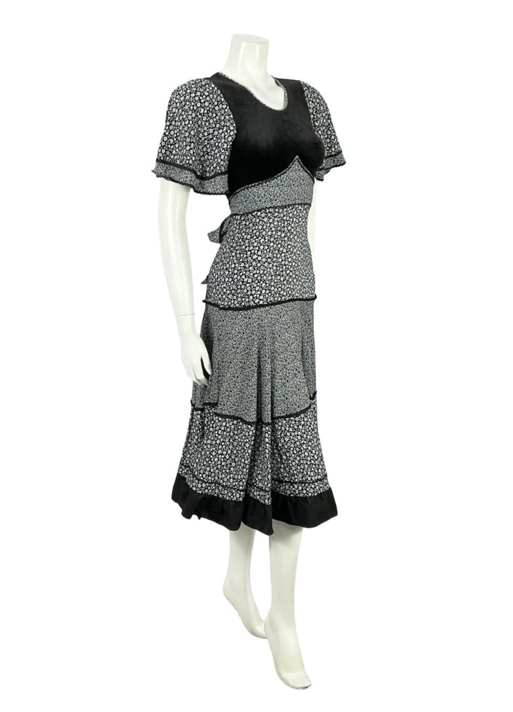 VTG 70S BOHO PRAIRIE BLACK WHITE TIERED TIE WAIST DITSY FLORAL DRESS 4 6