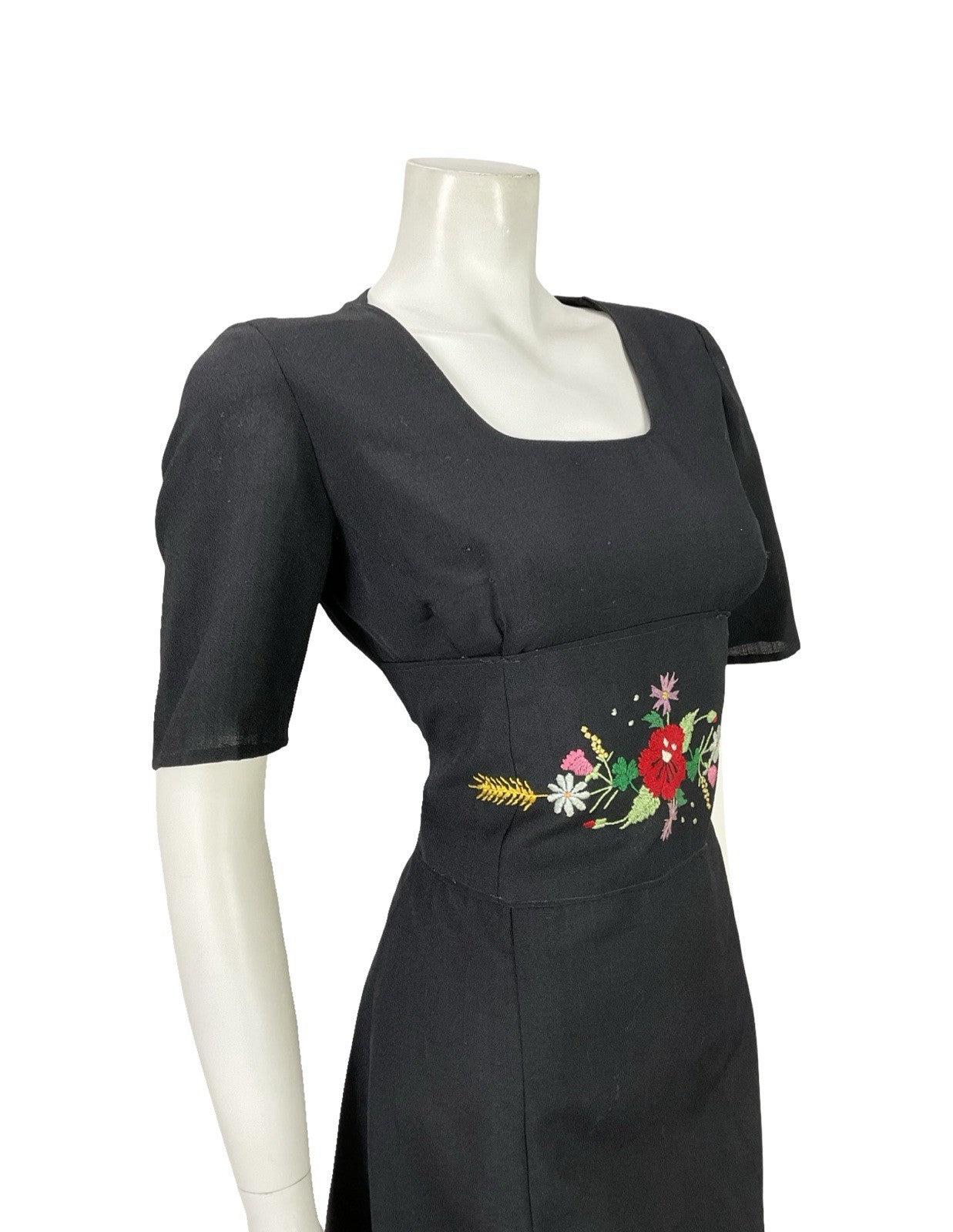 VTG 60S MOD FOLK BLACK RED GREEN FLORAL WHEAT SQUARE NECK WIGGLE DRESS 10