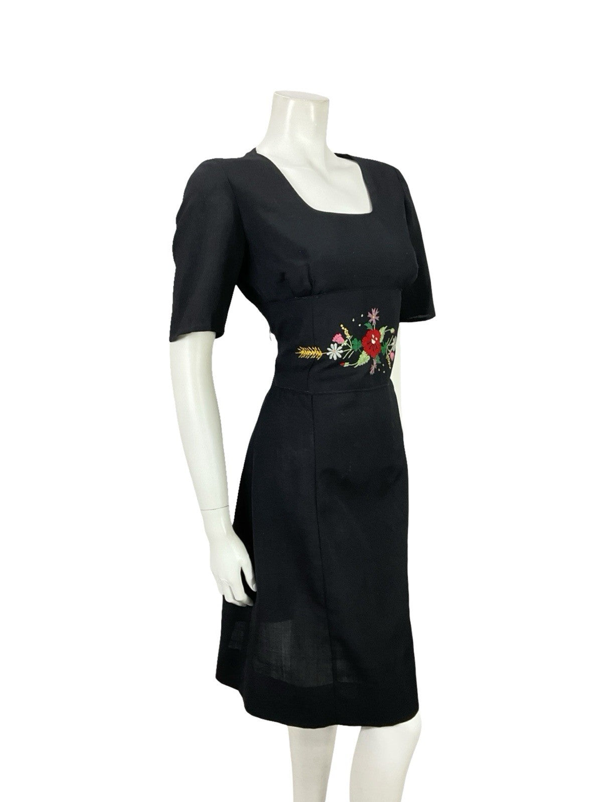 VTG 60S MOD FOLK BLACK RED GREEN FLORAL WHEAT SQUARE NECK WIGGLE DRESS 10