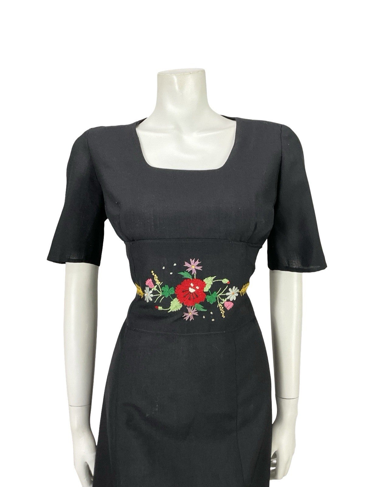 VTG 60S MOD FOLK BLACK RED GREEN FLORAL WHEAT SQUARE NECK WIGGLE DRESS 10