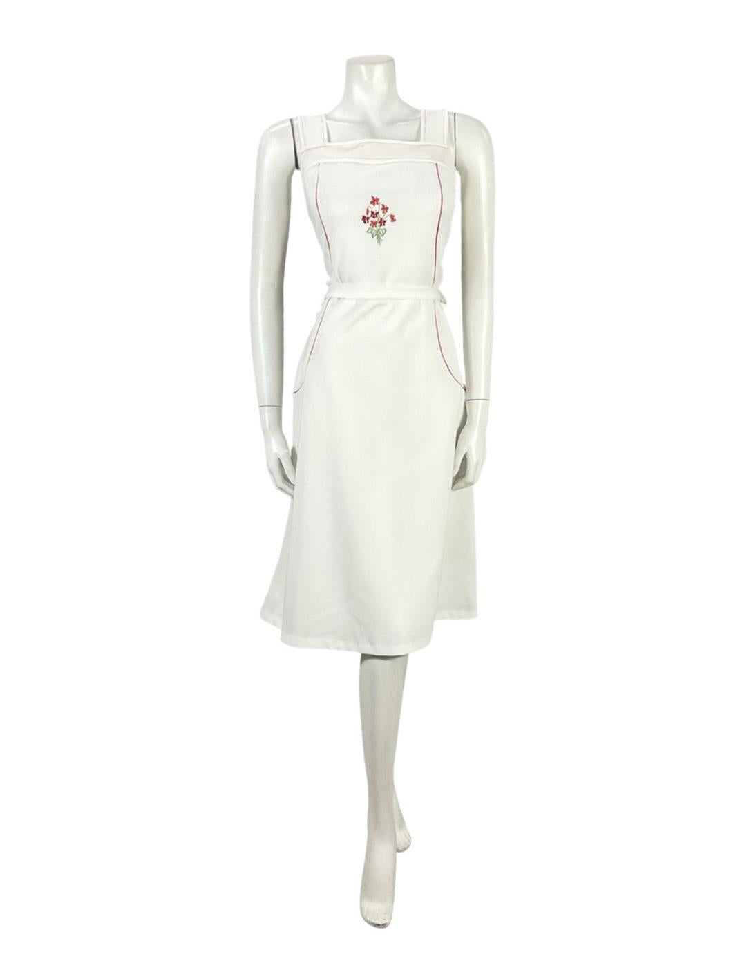 VTG 60S 70S WHITE RED COTTAGE FLORAL EMBROIDERY PINAFORE SUN DRESS 12