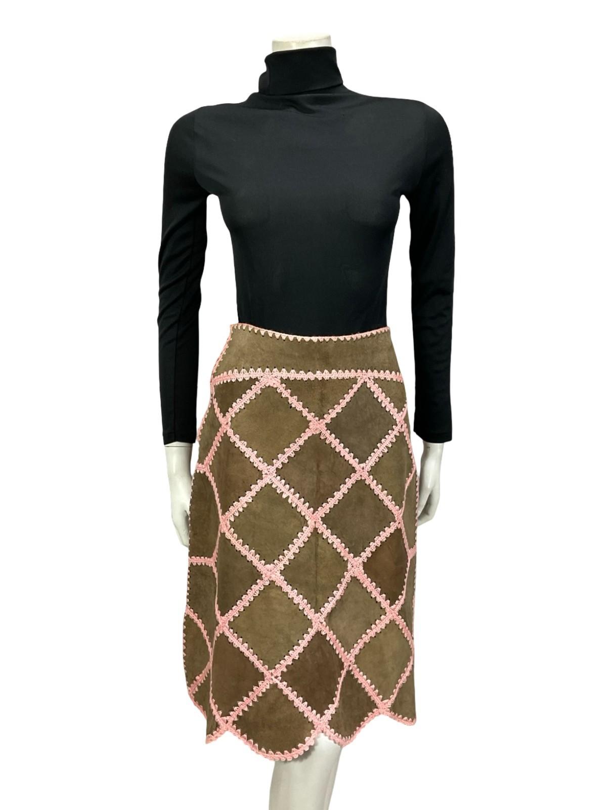 VTG 60S 70S BROWN SUEDE PINK CROCHETED PATCHWORK SCALLOPED HIPPY BOHO SKIRT 6 XS