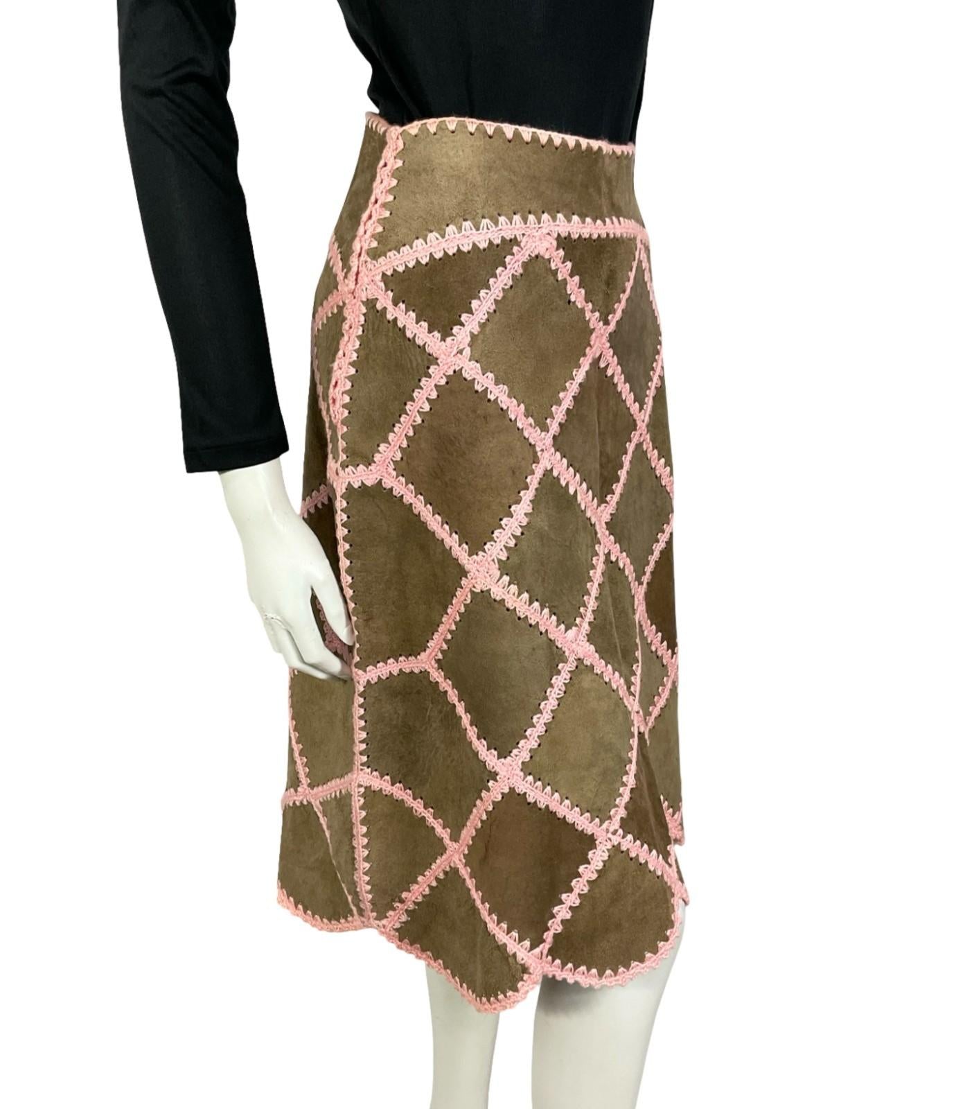 VTG 60S 70S BROWN SUEDE PINK CROCHETED PATCHWORK SCALLOPED HIPPY BOHO SKIRT 6 XS