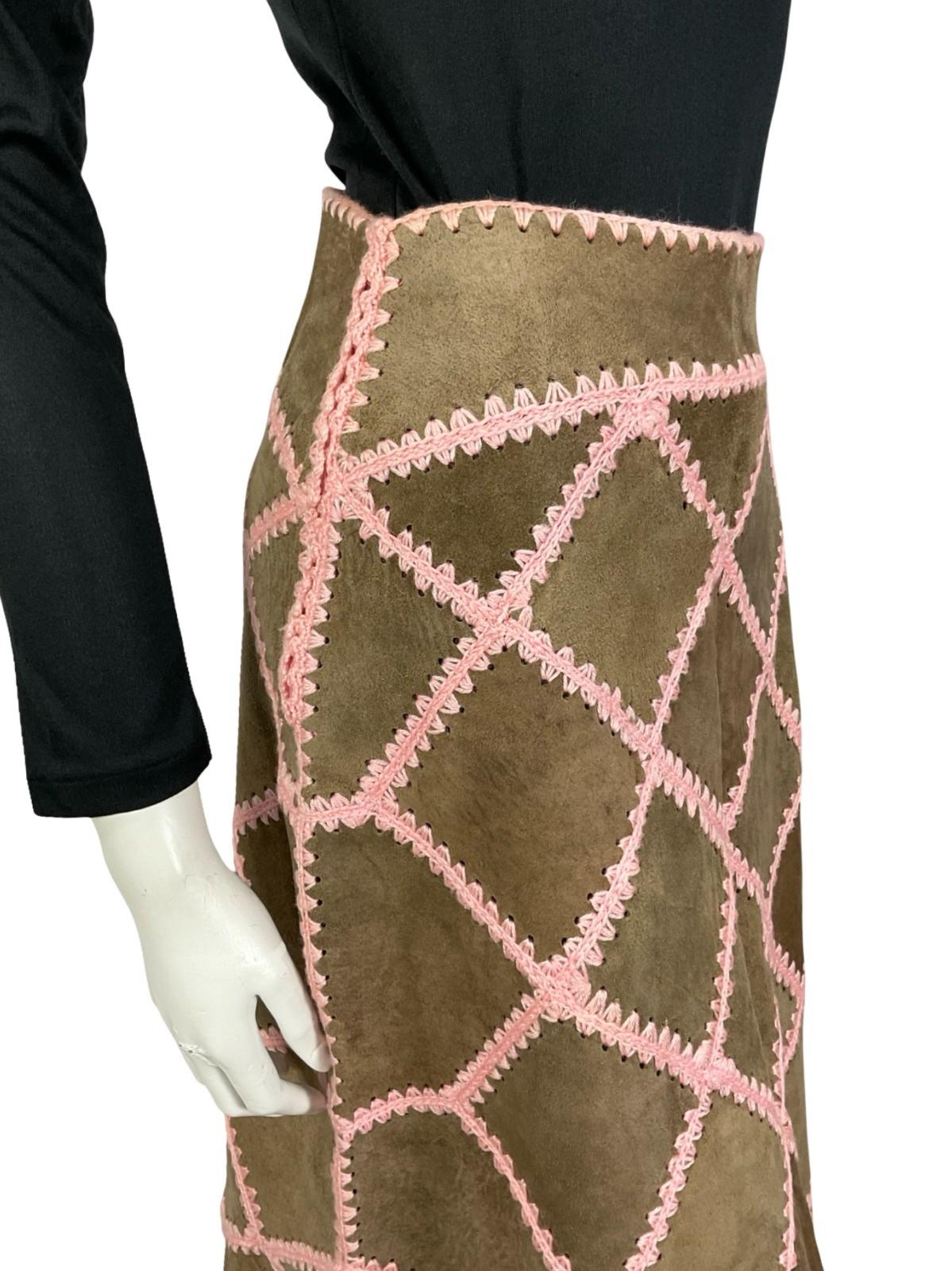 VTG 60S 70S BROWN SUEDE PINK CROCHETED PATCHWORK SCALLOPED HIPPY BOHO SKIRT 6 XS