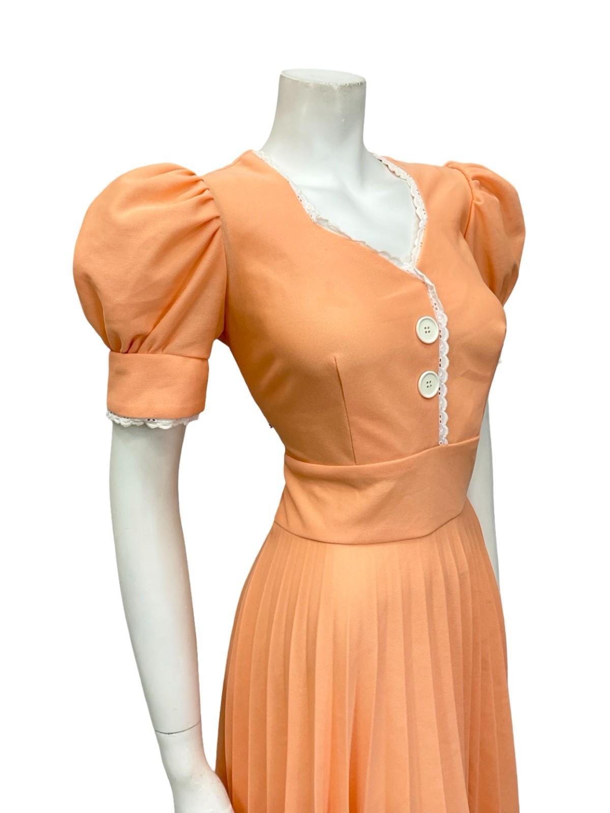 VTG 60S 70S PALE ORANGE PUFF SLEEVE PLEATED WHITE SCALLOP TRIM COTTAGE DRESS 10