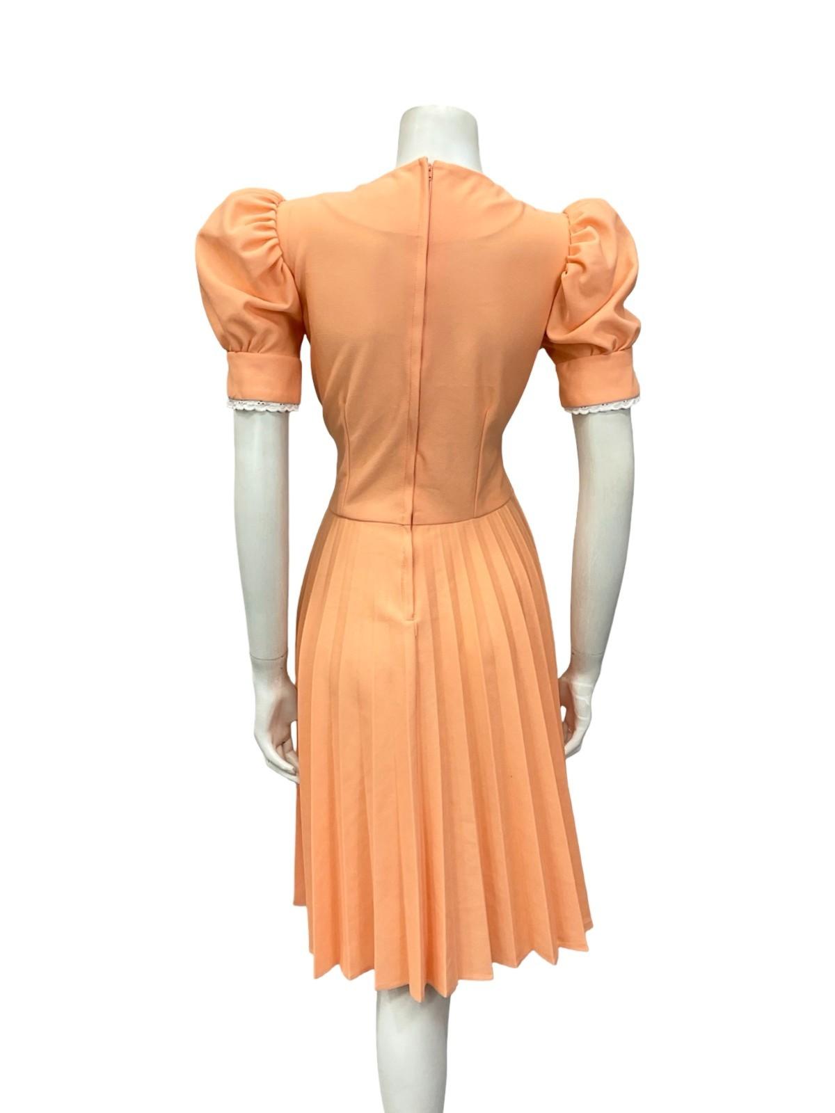 VTG 60S 70S PALE ORANGE PUFF SLEEVE PLEATED WHITE SCALLOP TRIM COTTAGE DRESS 10