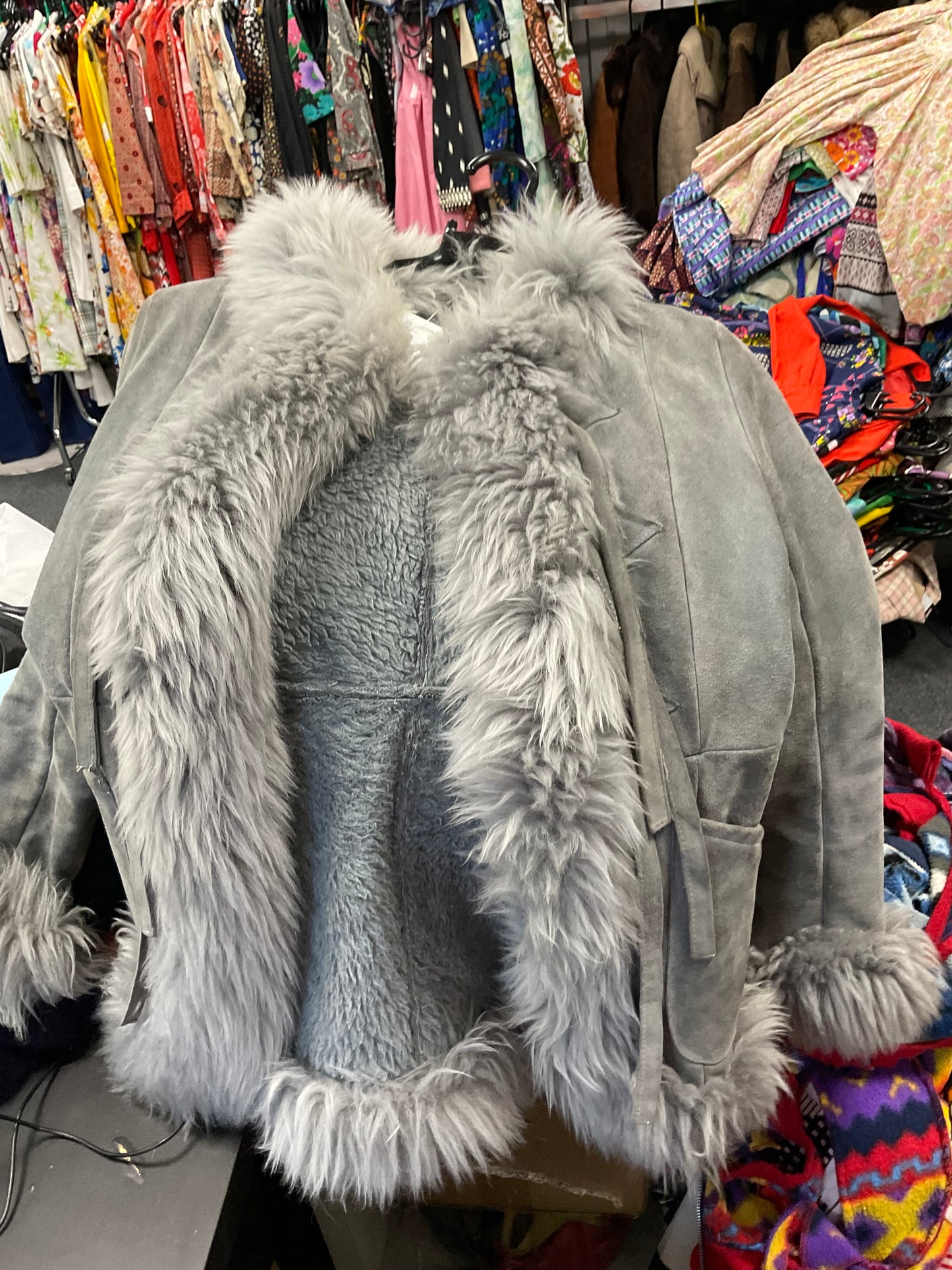 VINTAGE 60s 70s STONE GREY SUEDE LEATHER SHEARLING TIE UP JACKET 6 8