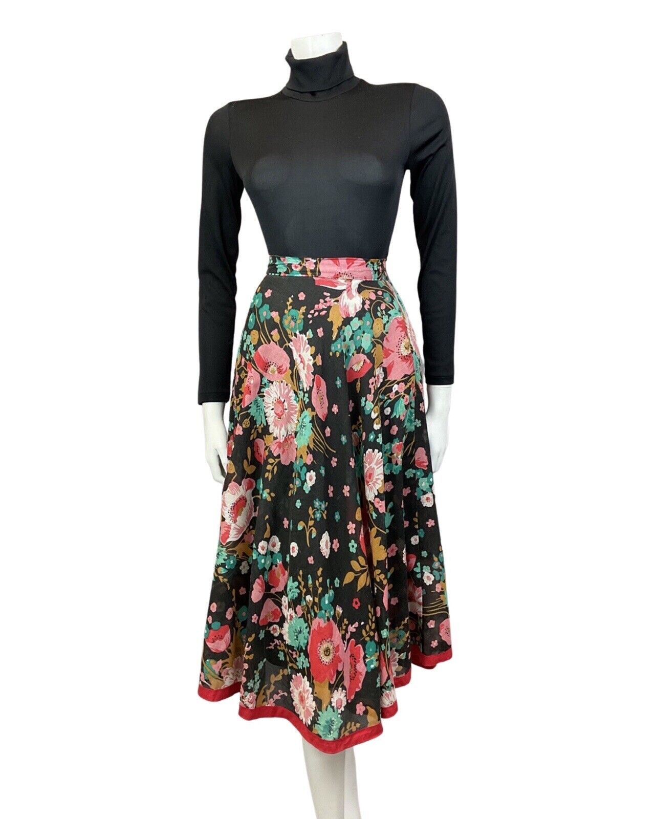 VINTAGE 70s BLACK RED GREEN FLORAL KNEE-LENGTH SWING SKIRT 8