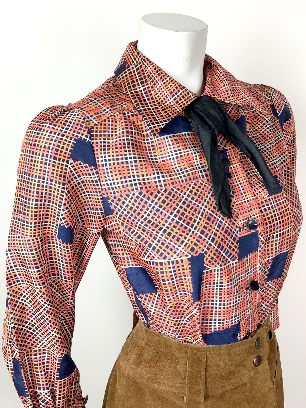VINTAGE 60s 70s ORANGE RED BLUE CROSS-HATCH GEOMETRIC BOW DAGGER COLLAR SHIRT 10