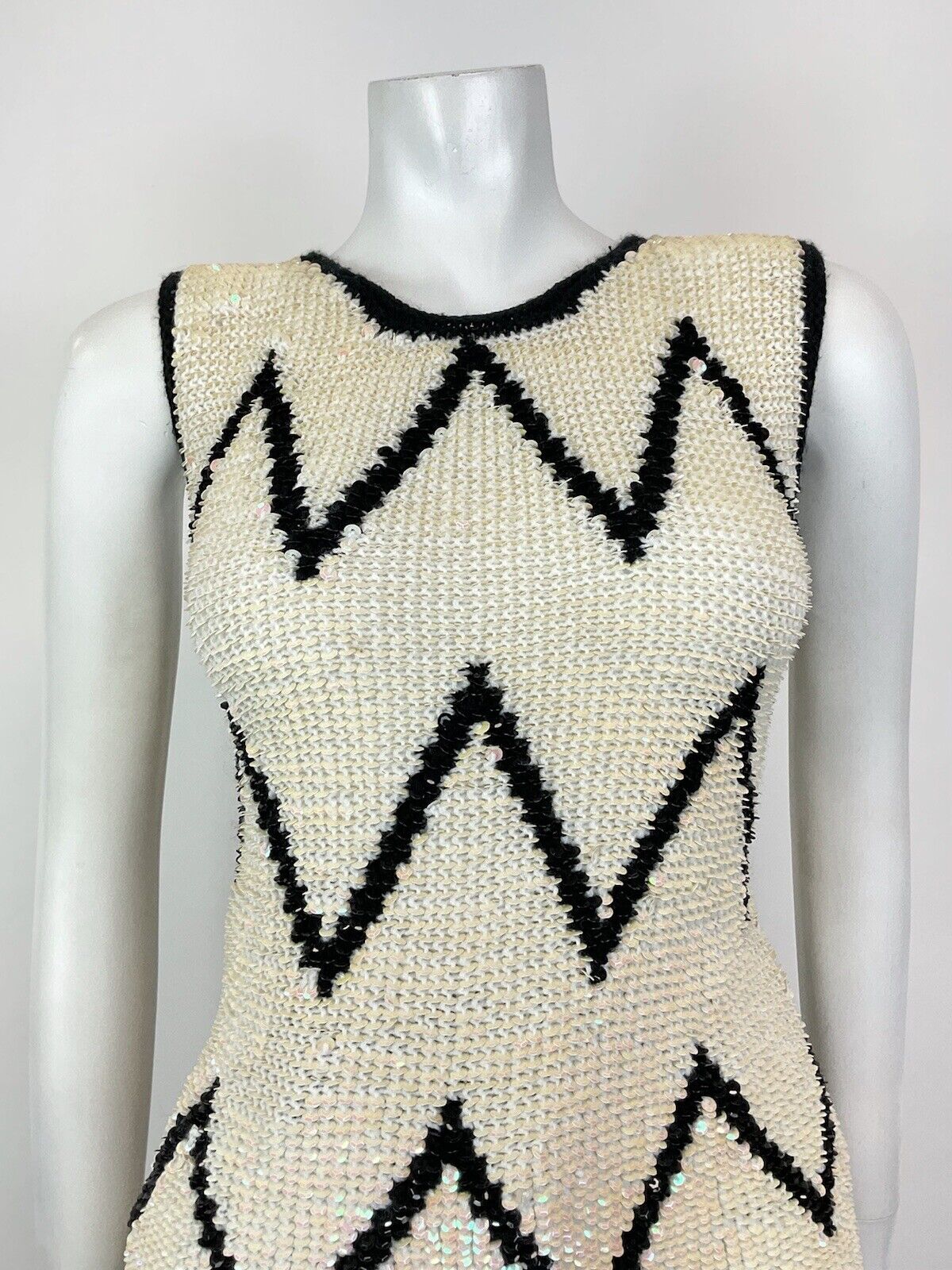 VINTAGE 70S 80S IRIDESCENT WHITE BLACK ZIG-ZAG MOD KNITTED SLEEVELESS TOP 10 12