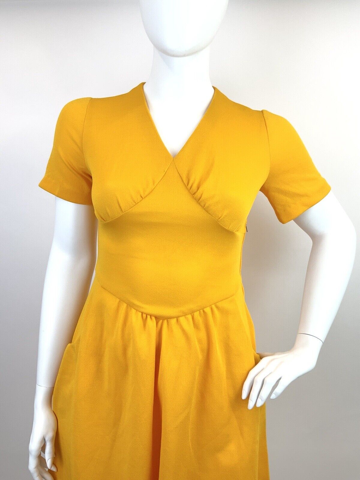 VINTAGE 60s 70s YELLOW ORANGE V-NECK SHORT MOD SWING DRESS 16