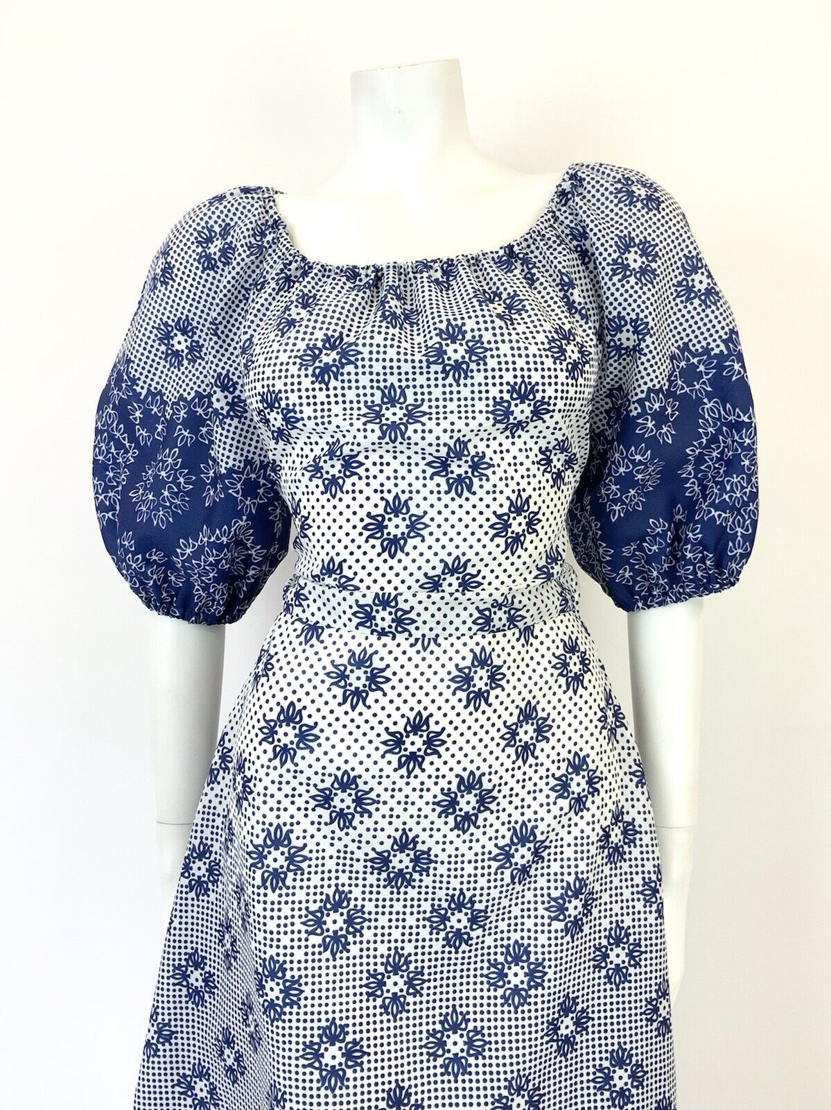 VINTAGE 60s 70s WHITE BLUE FLORAL POLKA-DOT PUFF SLEEVE FOLK PRAIRIE DRESS 10