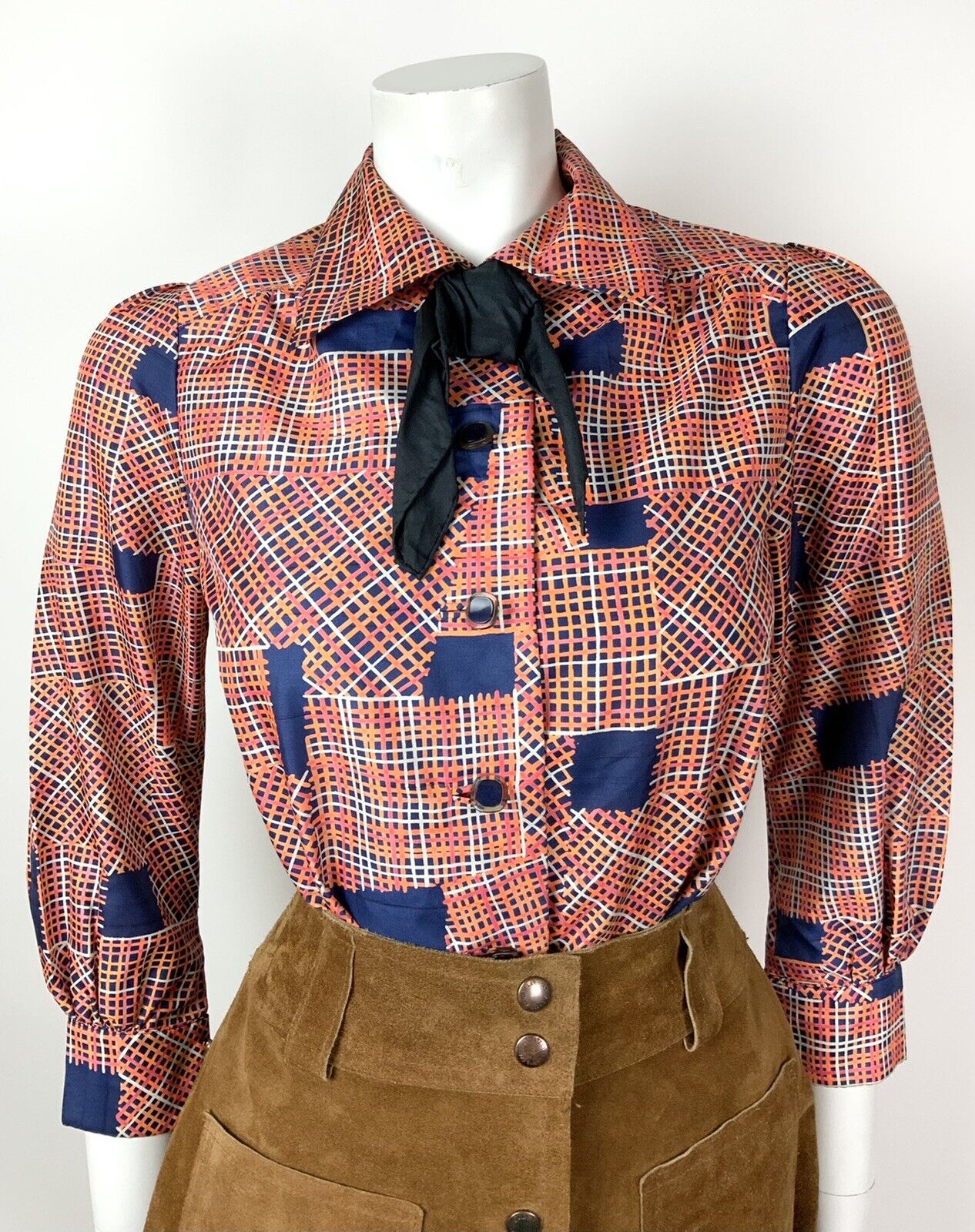 VINTAGE 60s 70s ORANGE RED BLUE CROSS-HATCH GEOMETRIC BOW DAGGER COLLAR SHIRT 10