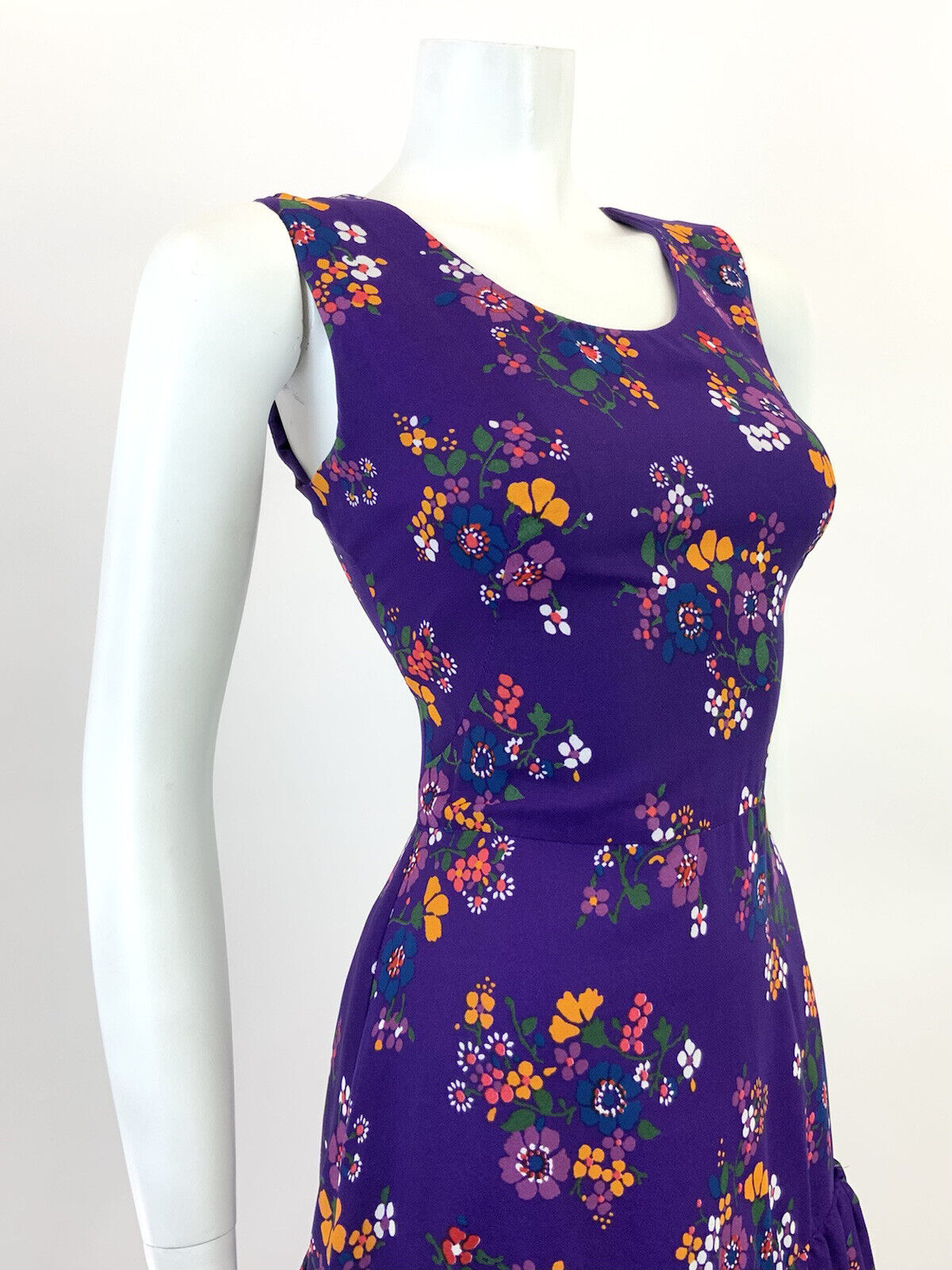 VTG 60s 70s PURPLE WHITE ORANGE GREEN FLORAL MOD SLEEVELESS RUFFLE DRESS 8 10