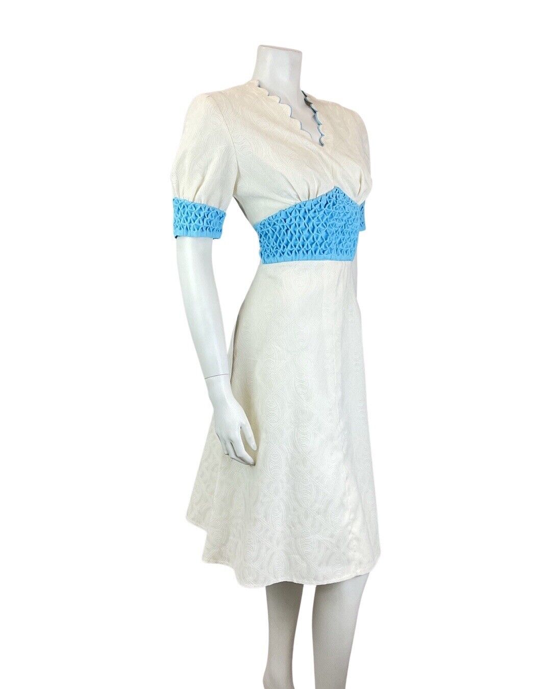 VINTAGE 60s 70s WHITE BLUE SWIRL SCALLOPED MOD SHORT SLEEVE FIT & FLARE DRESS 10
