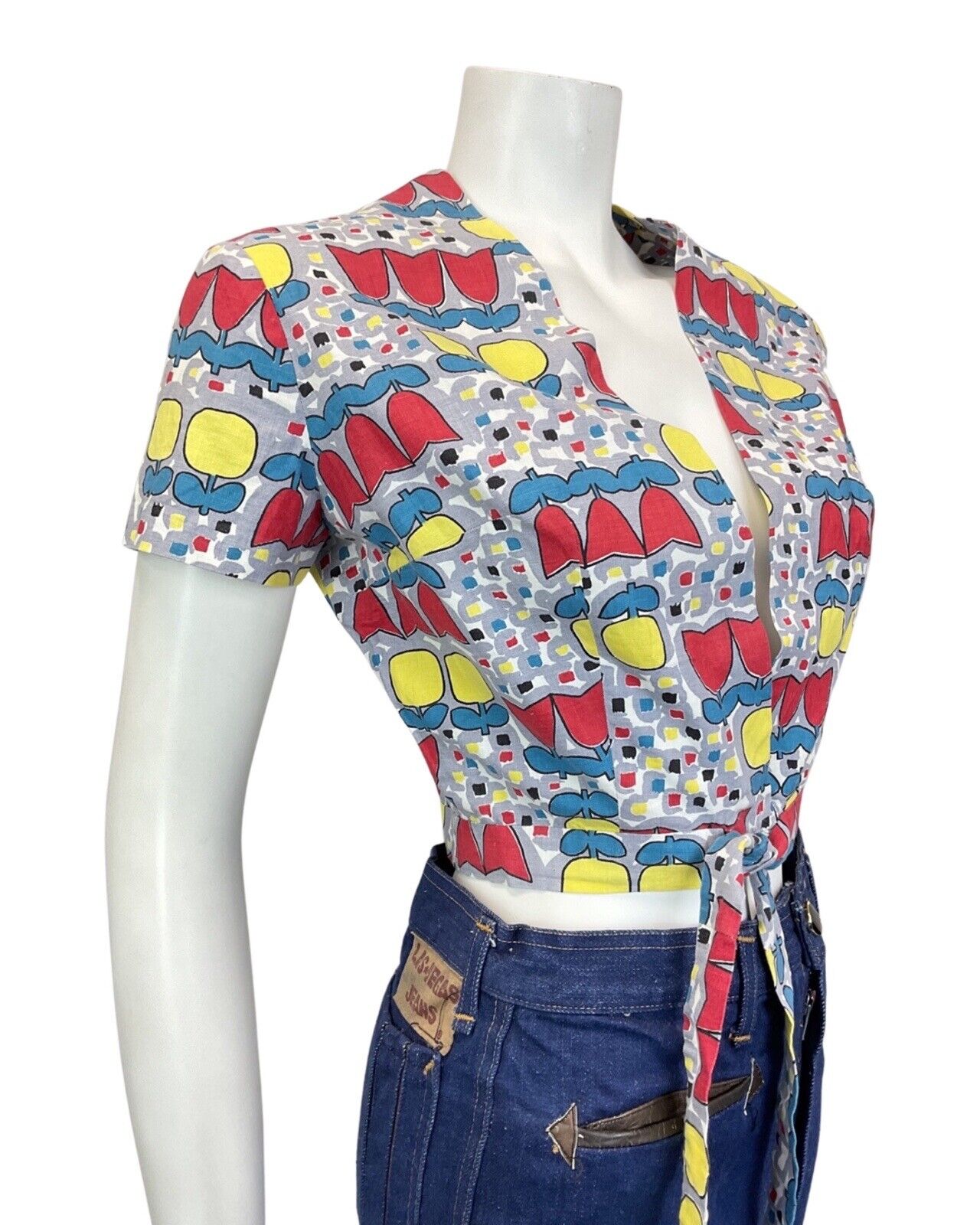 VINTAGE 60s 70s WHITE GREY RED YELLOW TULIP FLORAL MOD WRAP CROPPED TOP 8