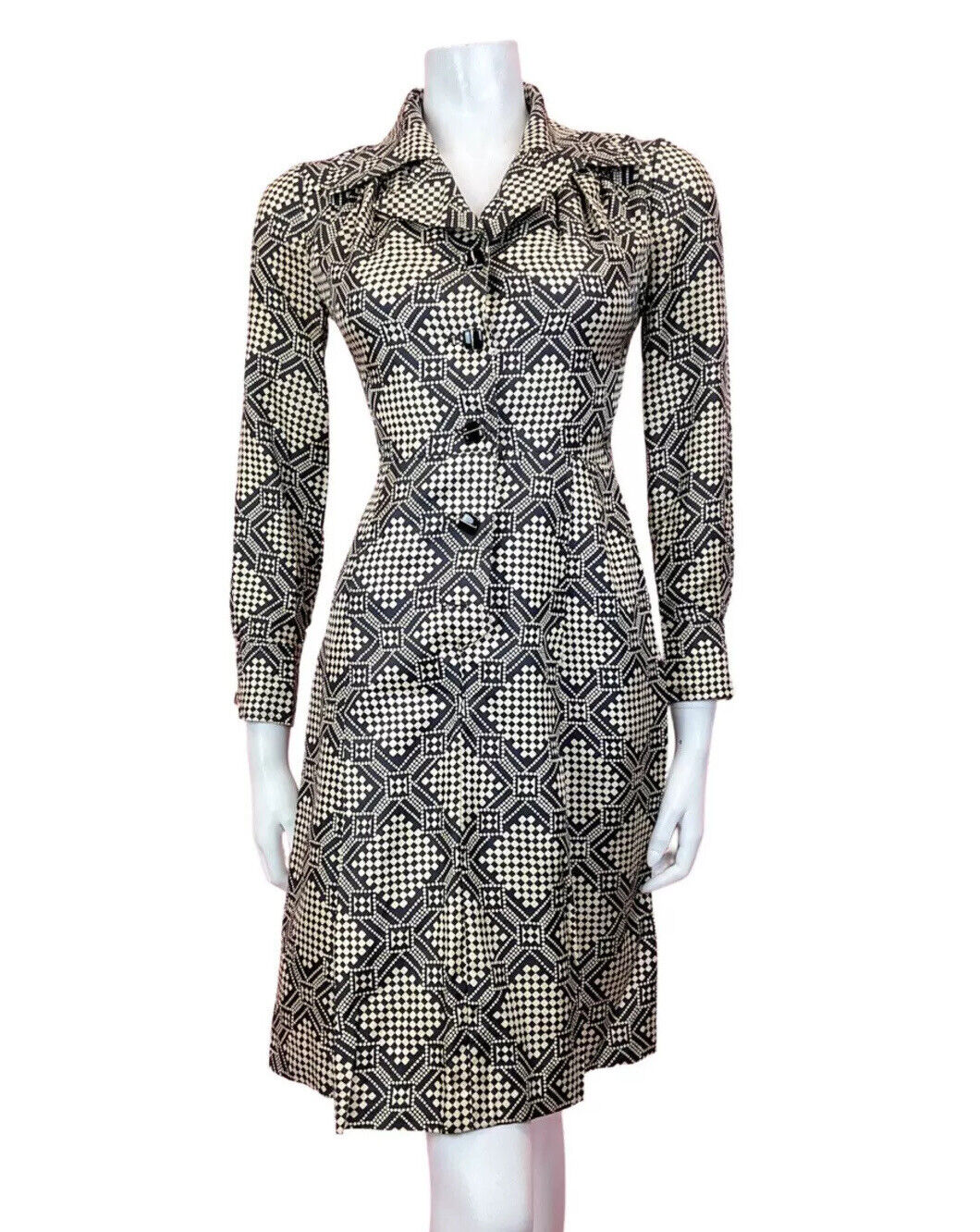 VINTAGE 60s 70s CREAM BLACK GEOMETRIC CHECKERBOARD MOD DAGGER SHIRT DRESS 8 10
