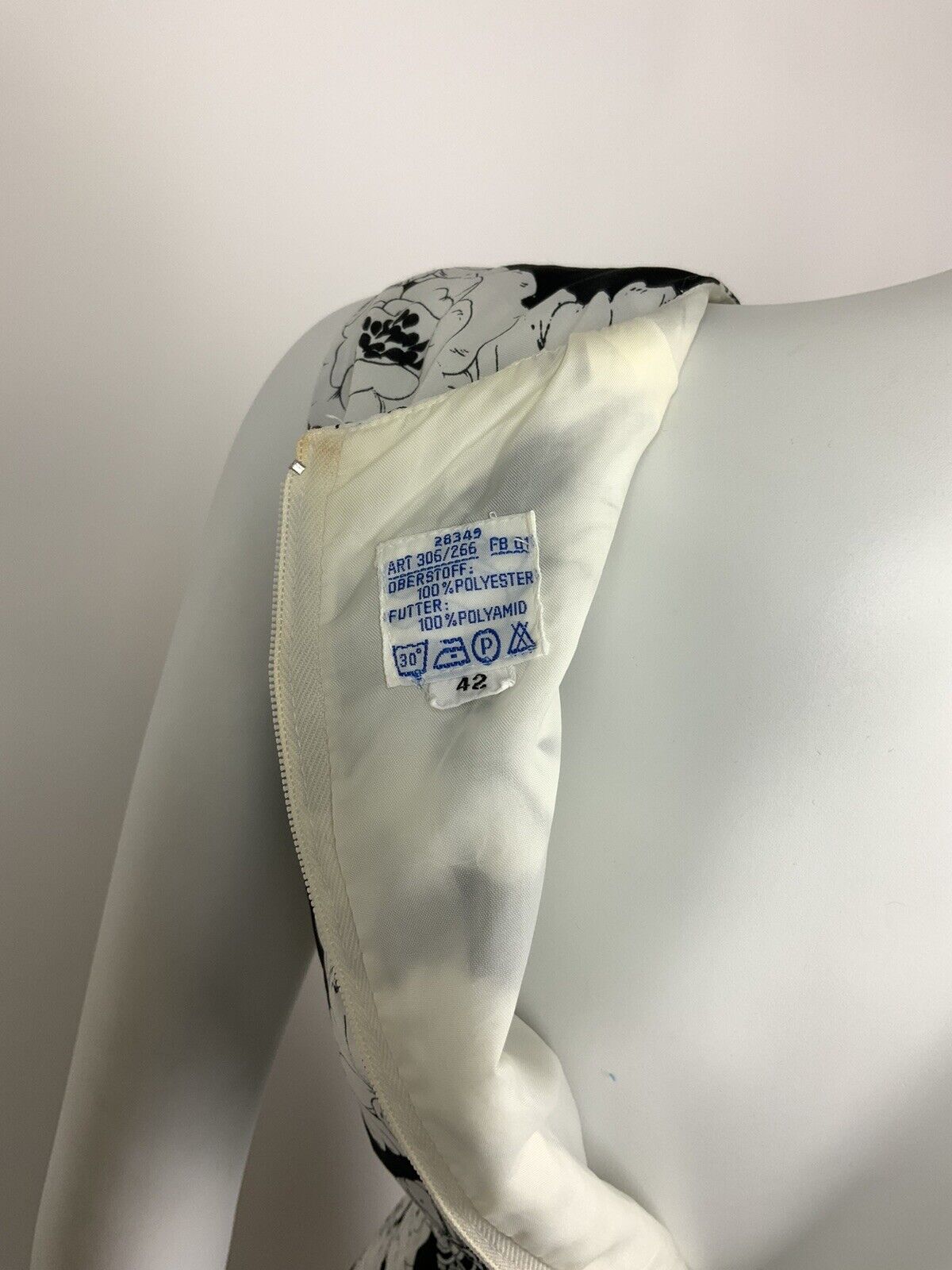 VINTAGE 60s 70s BLACK WHITE FLORAL PAISLEY SWIRL SLEEVELESS DRESS 12