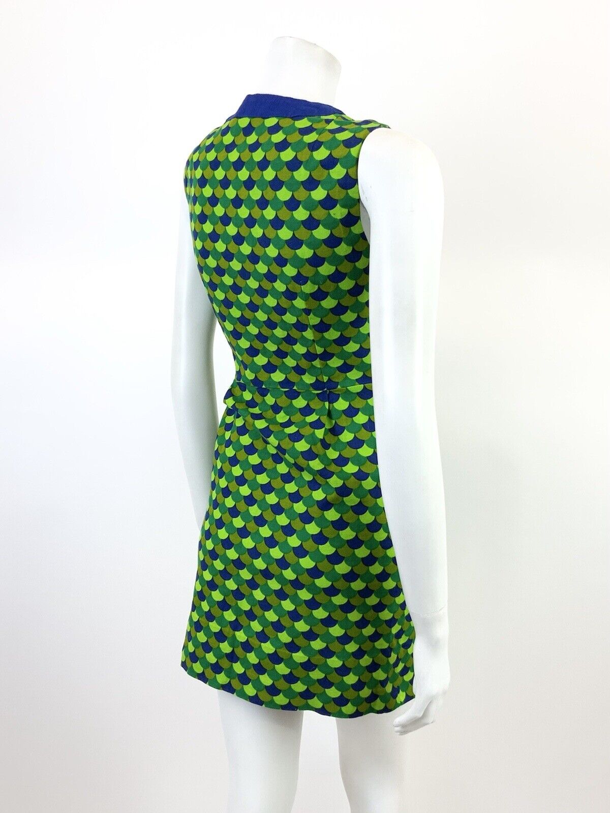 VINTAGE 60s 70s LIME FOREST GREEN BLUE SCALES MOD SLEEVELESS MINI DRESS 8