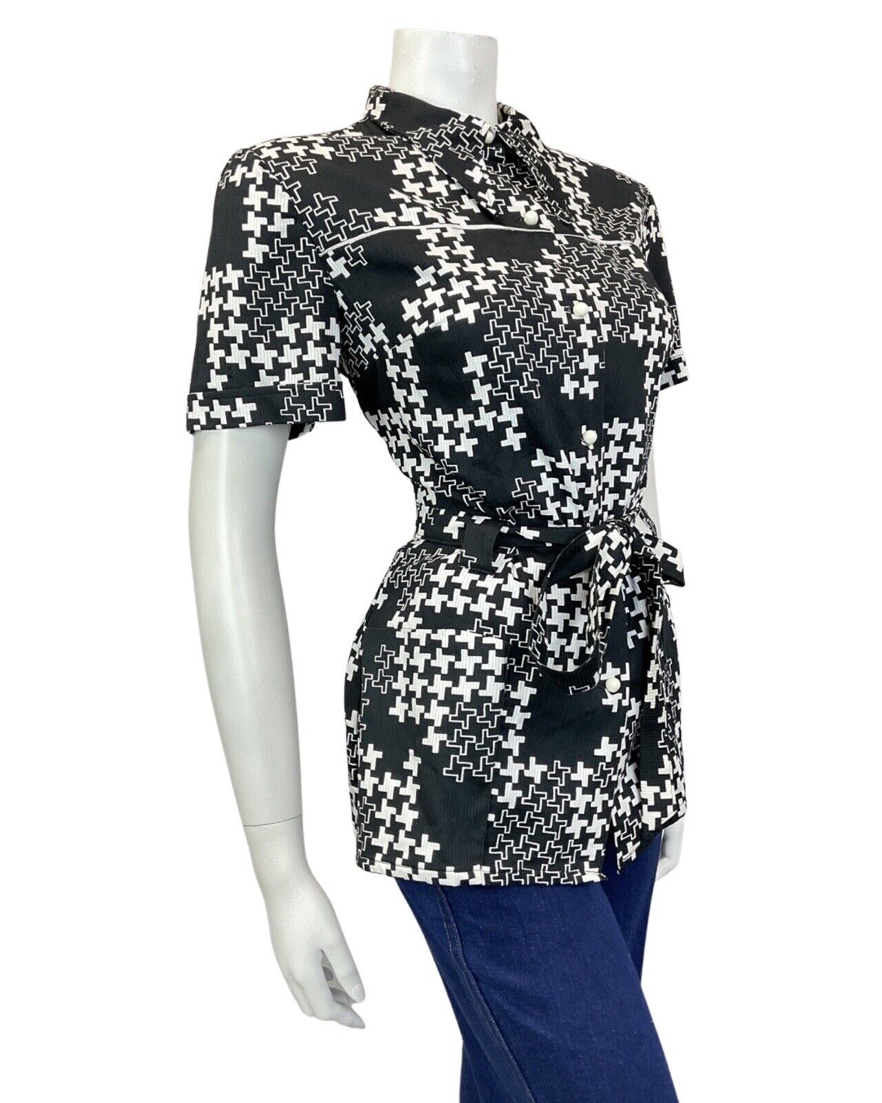 VINTAGE 60s 70s BLACK WHITE GEOMETRIC MOD BELTED DAGGER COLLAR SHIRT 12 14