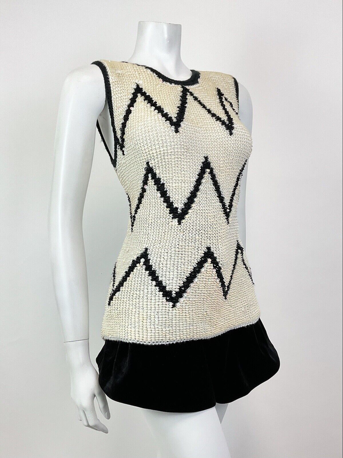 VINTAGE 70S 80S IRIDESCENT WHITE BLACK ZIG-ZAG MOD KNITTED SLEEVELESS TOP 10 12