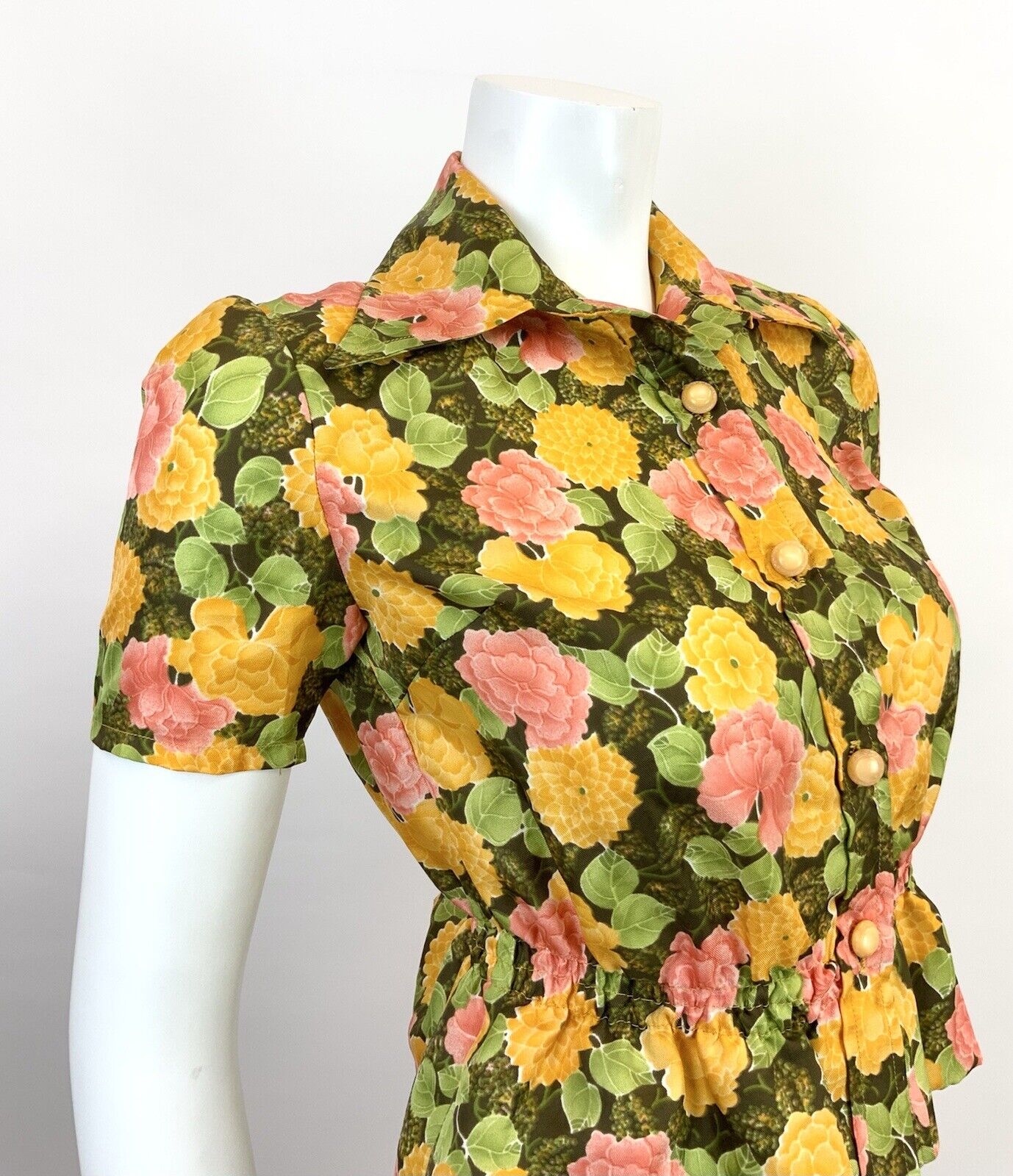 VINTAGE 60s 70s GREEN YELLOW PINK FLORAL CROPPED DAGGER SHIRT BLOUSE 8