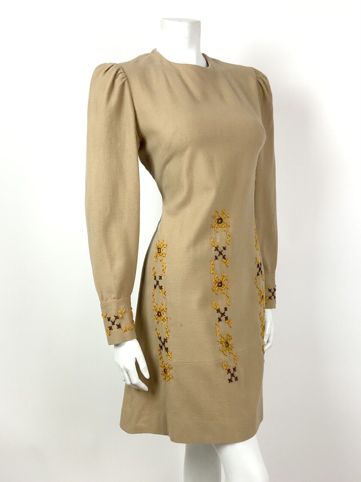 VTG 60s 70s CAMEL BROWN YELLOW FLORAL CROSS-STITCH FOLK BOHO SHIFT DRESS 8 10