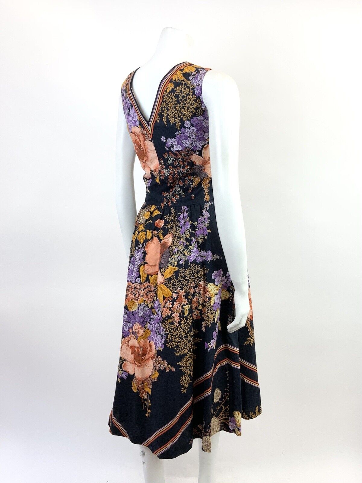 VINTAGE 60s 70s BLACK GOLD PURPLE RED FLORAL LEAFY BOHO FOLK SLEEVELESS DRESS 8