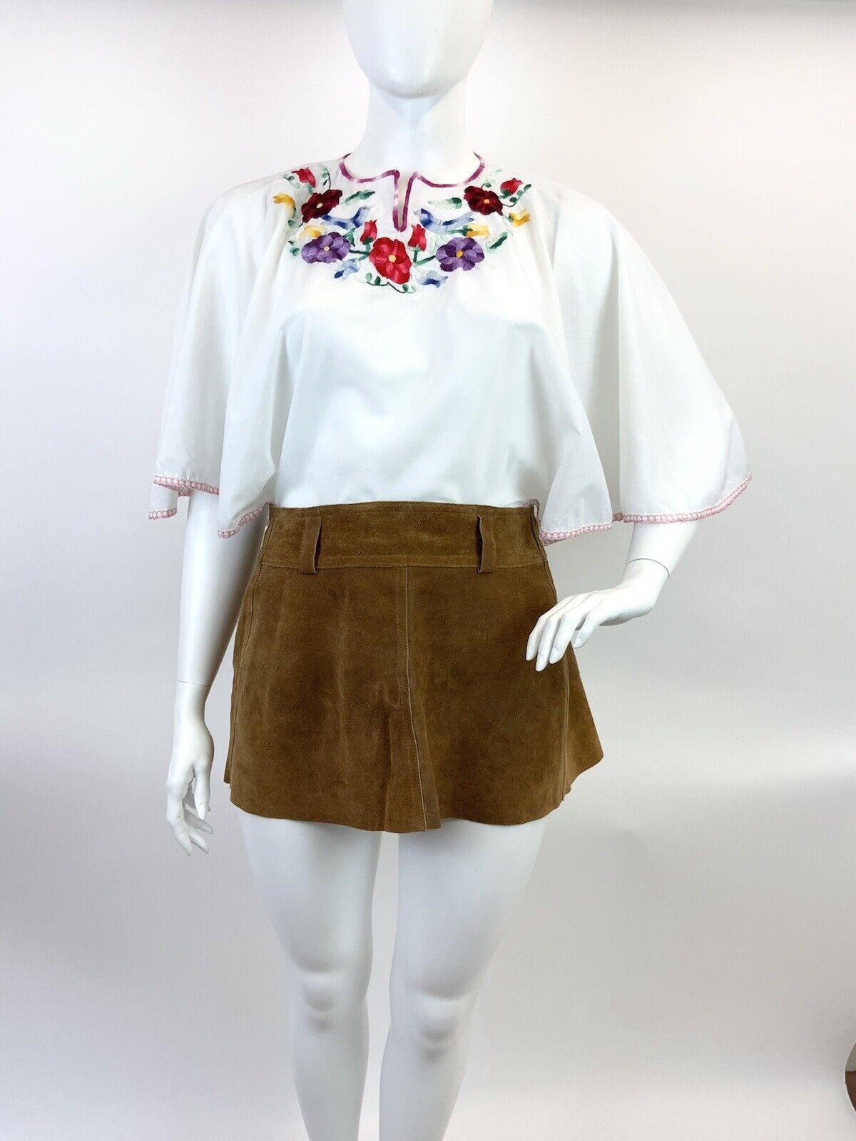 VINTAGE 60s 70s WHITE RED BLUE GREEN FLORAL BIRD ROSE BOHO FOLK CAPE TOP 18 20
