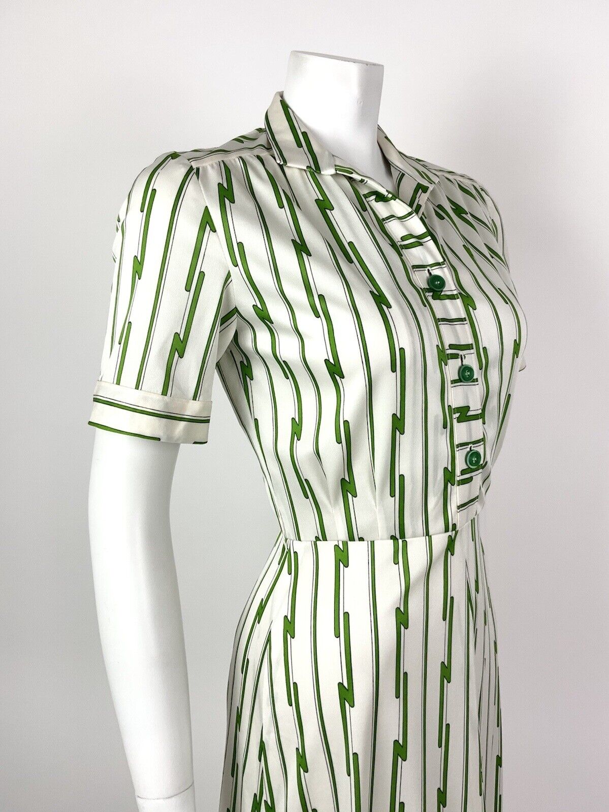 VINTAGE 60s 70s WHITE APPLE GREEN STRIPED BOLT MOD SHIRT DRESS 8 10