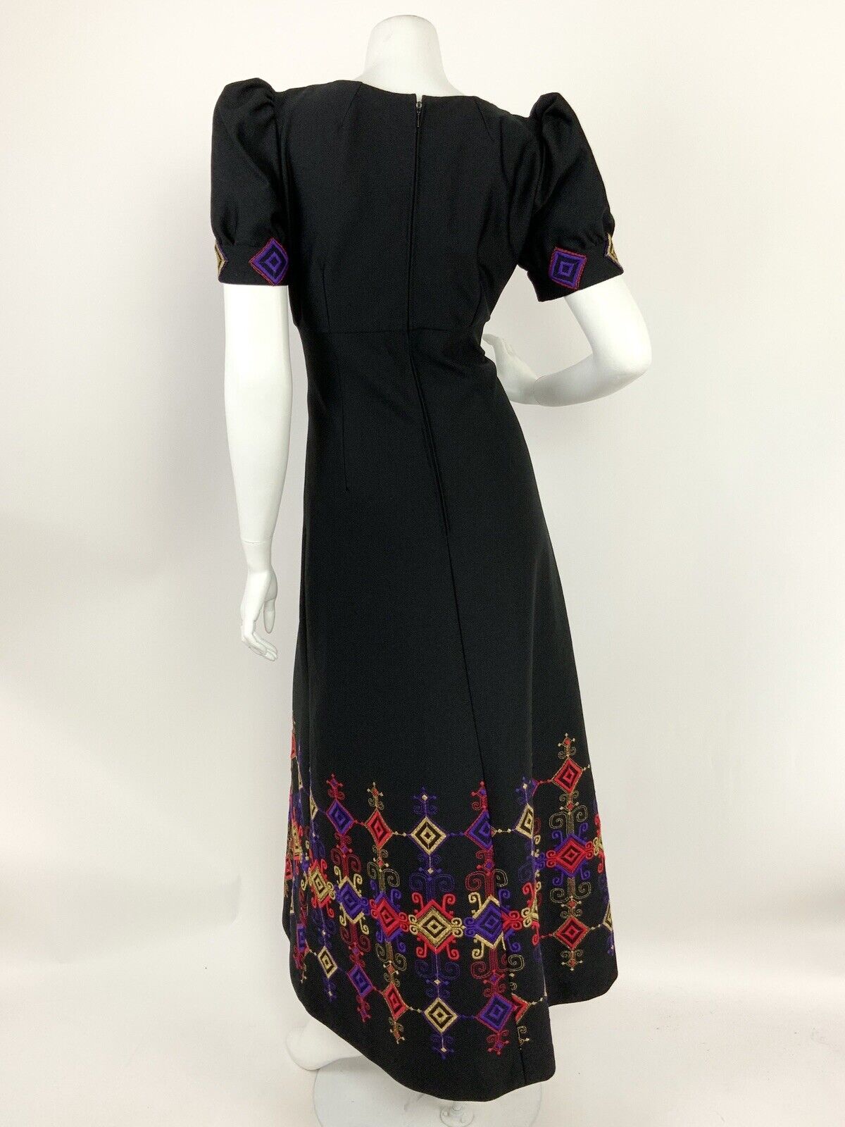 VTG 60s 70s BLACK PURPLE PINK GOLD AZTEC GEOMETRIC PUFF SLEEVE MAXI DRESS 12