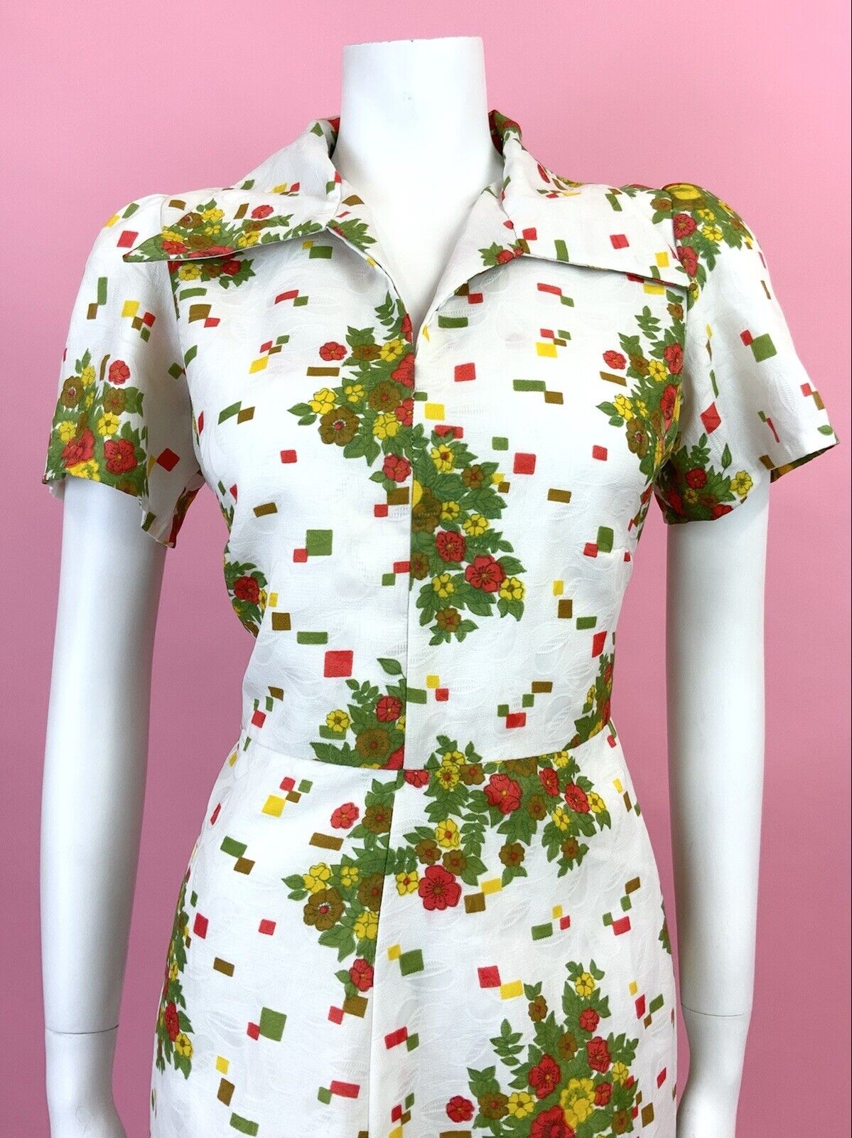 VTG 60s 70s WHITE RED GREEN YELLOLW GEOMETRIC FLORAL MOD DAGGER SHIRT DRESS 14