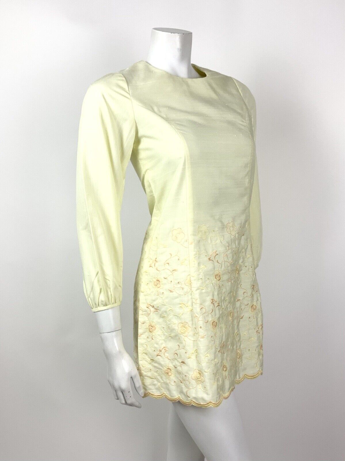 VINTAGE 60s 70s PASTEL YELLOW PEACH EMBROIDERED FLORAL SWIRL MINI MOD DRESS 6 8