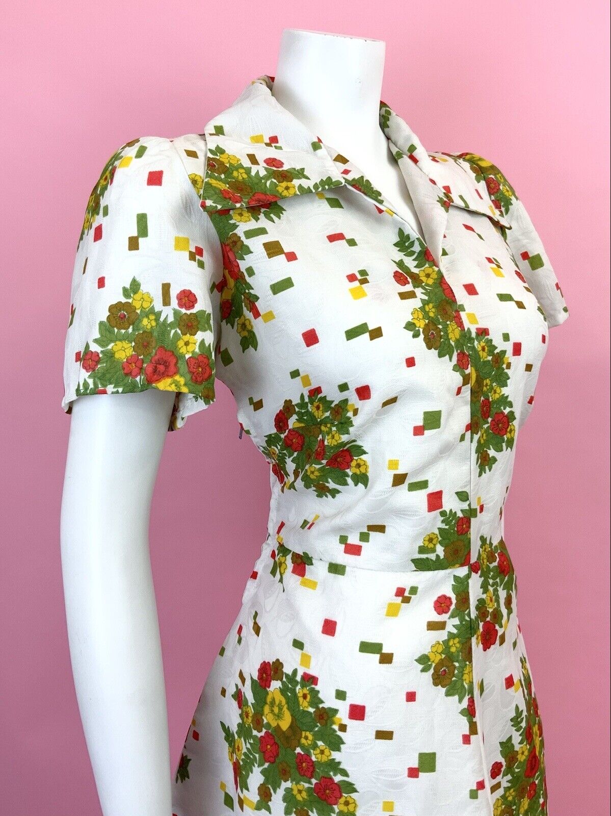 VTG 60s 70s WHITE RED GREEN YELLOLW GEOMETRIC FLORAL MOD DAGGER SHIRT DRESS 14