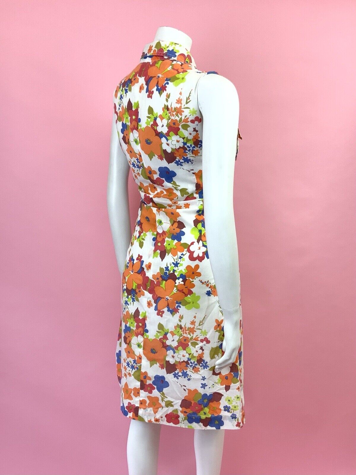 VINTAGE 60s 70s WHITE BLUE ORANGE RED FLORAL MOD SLEEVELESS DAGGER SHIRT 12