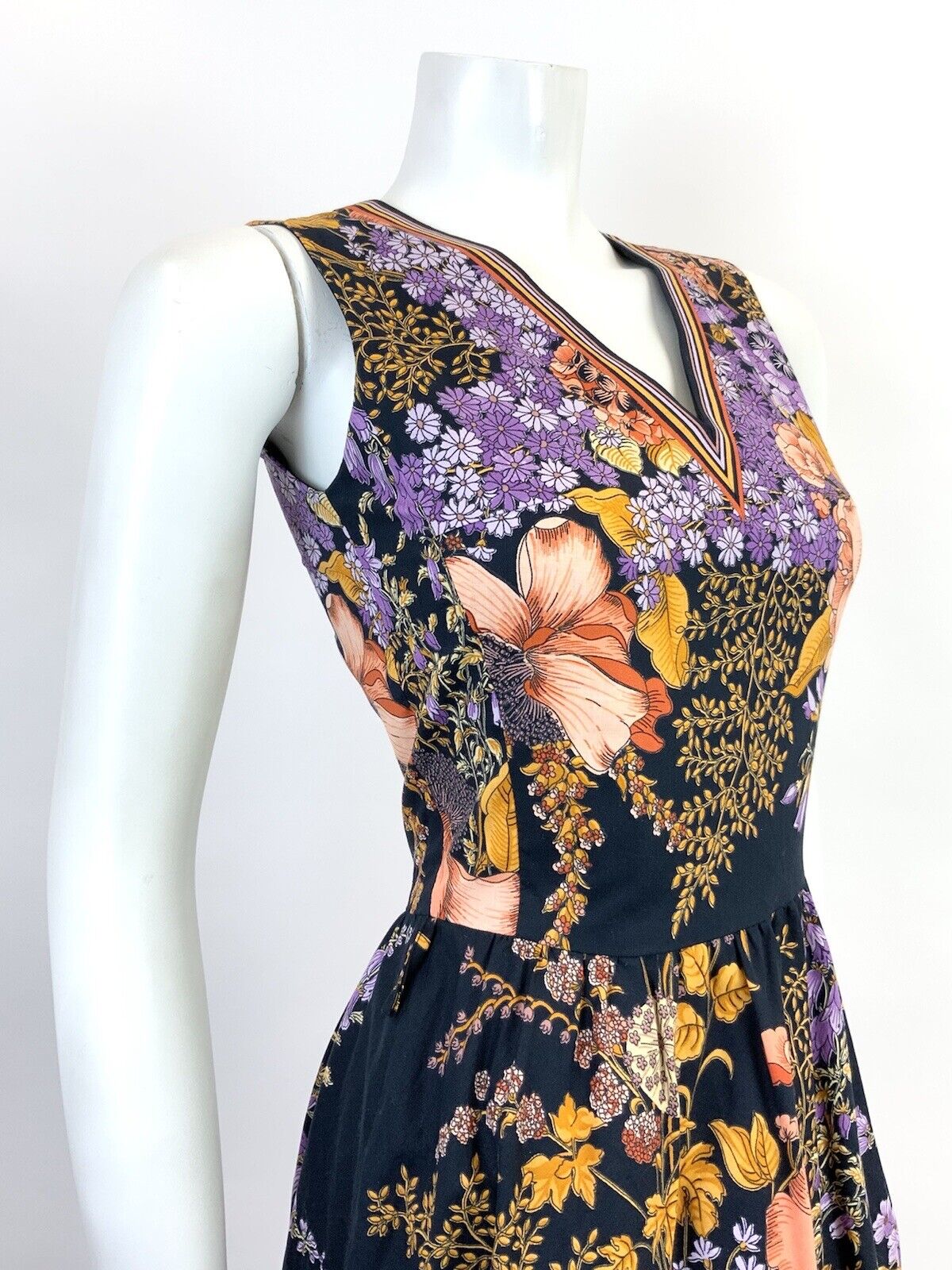 VINTAGE 60s 70s BLACK GOLD PURPLE RED FLORAL LEAFY BOHO FOLK SLEEVELESS DRESS 8