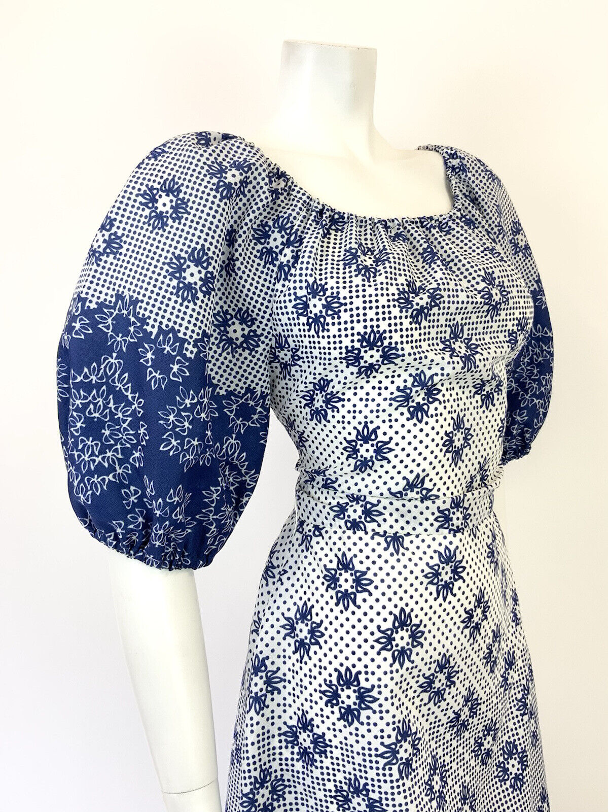 VINTAGE 60s 70s WHITE BLUE FLORAL POLKA-DOT PUFF SLEEVE FOLK PRAIRIE DRESS 10