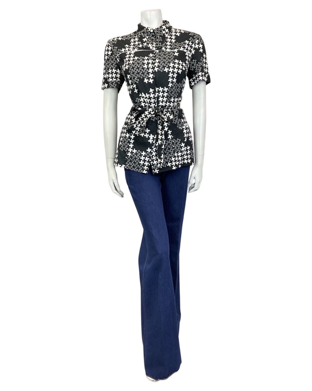 VINTAGE 60s 70s BLACK WHITE GEOMETRIC MOD BELTED DAGGER COLLAR SHIRT 12 14