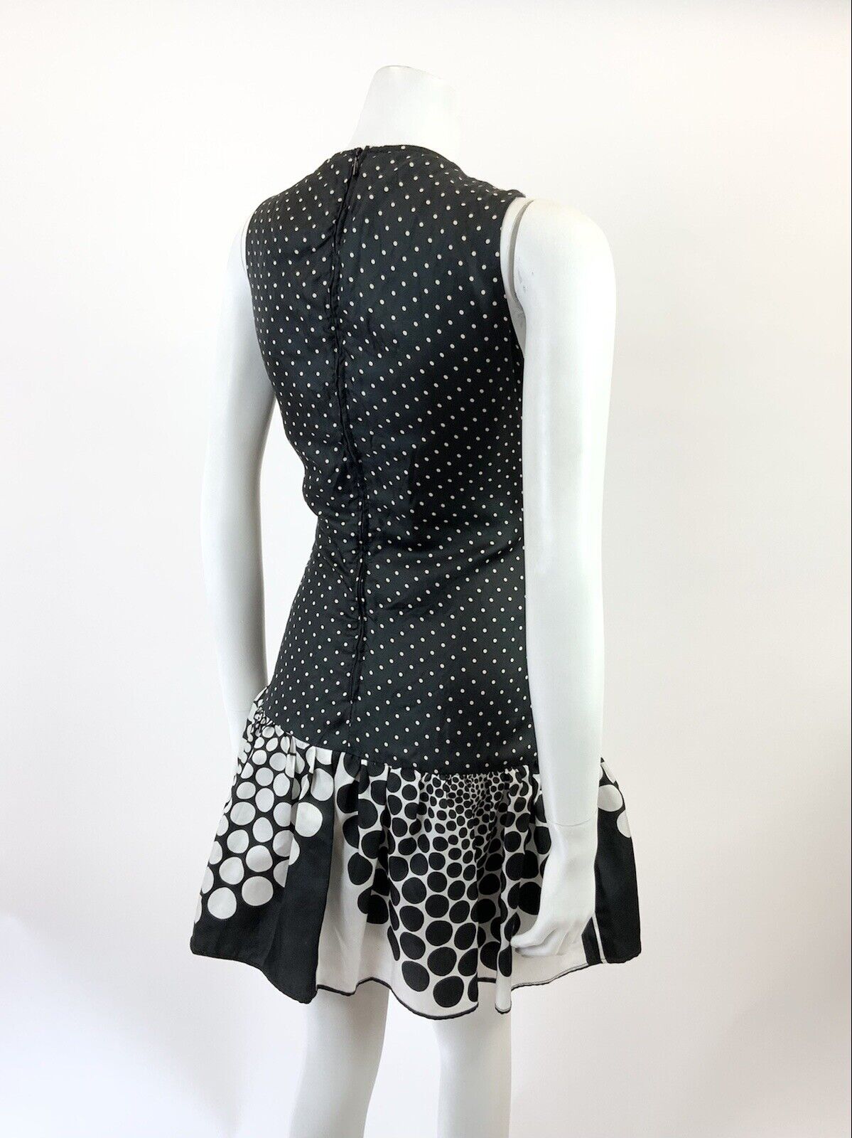 VINTAGE 60s 70s BLACK WHITE POLKA-DOT HALFTONE MOD SLEEVELESS SHIFT DRESS 8 10