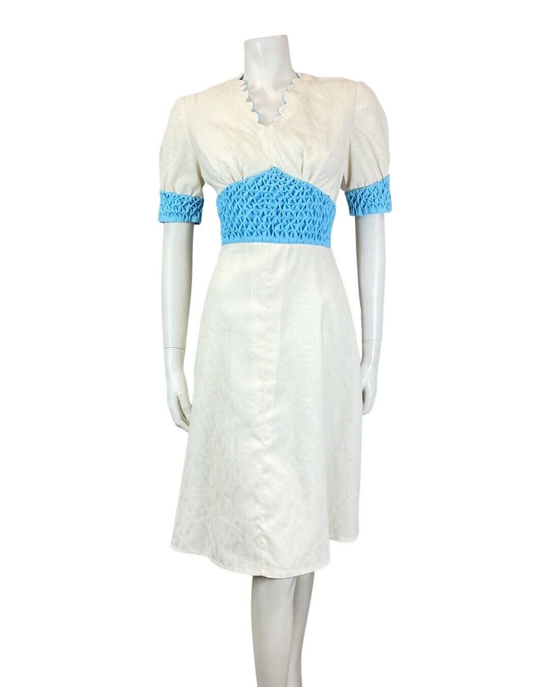 VINTAGE 60s 70s WHITE BLUE SWIRL SCALLOPED MOD SHORT SLEEVE FIT & FLARE DRESS 10
