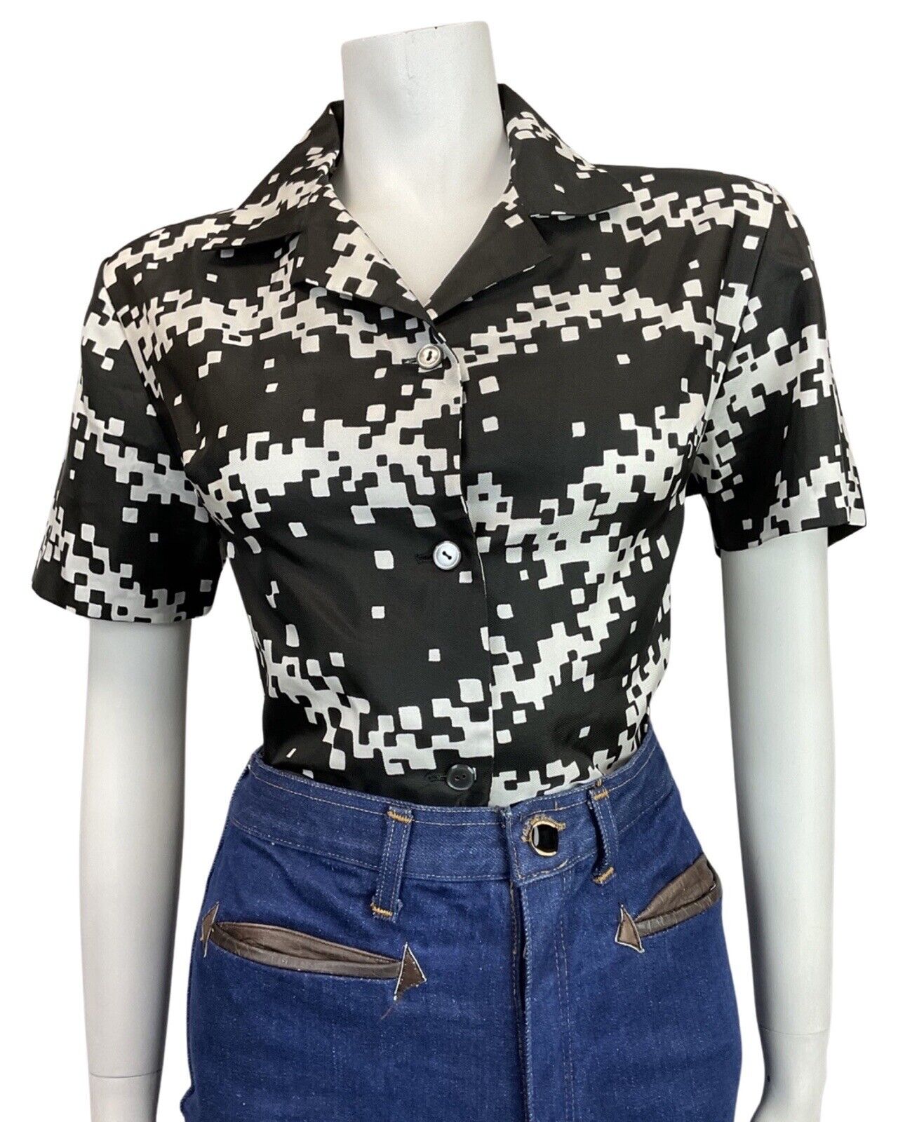 VINTAGE 60s 70s BLACK WHITE GEOMETRIC PIXEL MOD SHORT SLEEVE MOD SHIRT 14 16