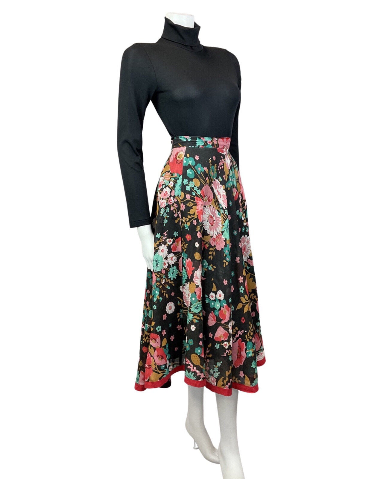 VINTAGE 70s BLACK RED GREEN FLORAL KNEE-LENGTH SWING SKIRT 8