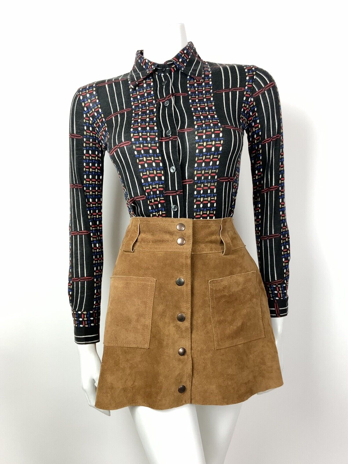 VINTAGE 60s 70s BLACK WHITE RED BLUE STRIPED GEOMETRIC DAGGER COLLAR SHIRT 8