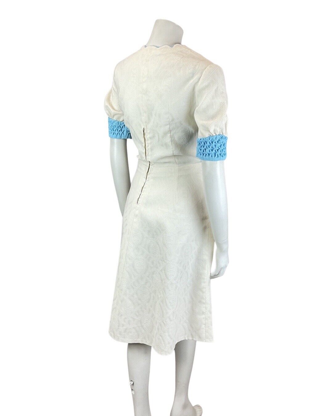 VINTAGE 60s 70s WHITE BLUE SWIRL SCALLOPED MOD SHORT SLEEVE FIT & FLARE DRESS 10