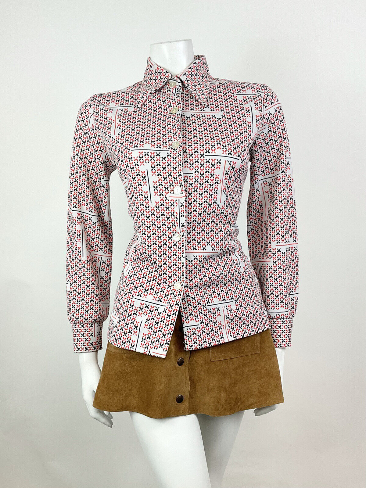 VINTAGE 60s 70s WHITE RED BLACK GEOMETRIC CHECKERBOARD MOD DAGGER BLOUSE 10 12