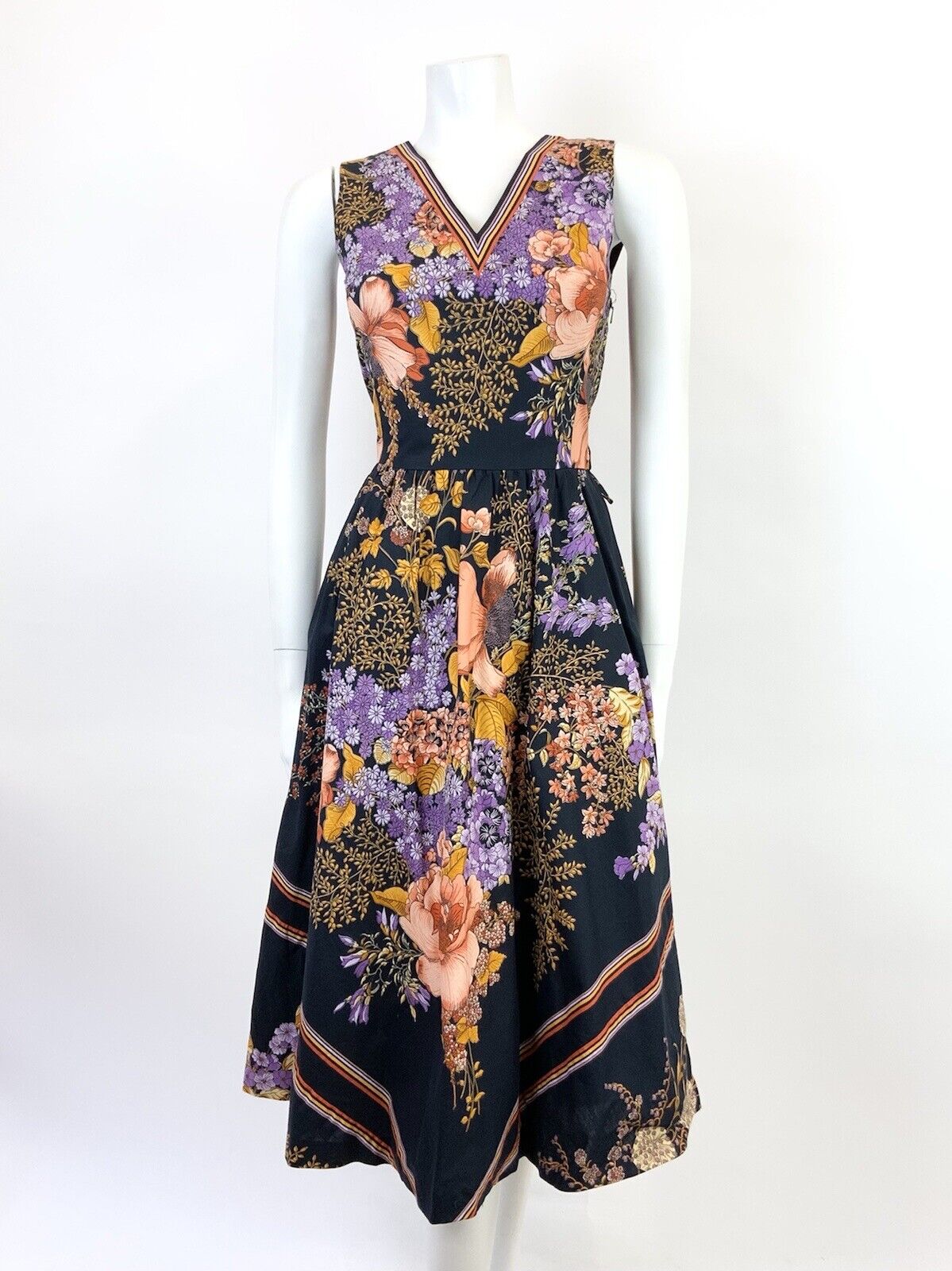 VINTAGE 60s 70s BLACK GOLD PURPLE RED FLORAL LEAFY BOHO FOLK SLEEVELESS DRESS 8